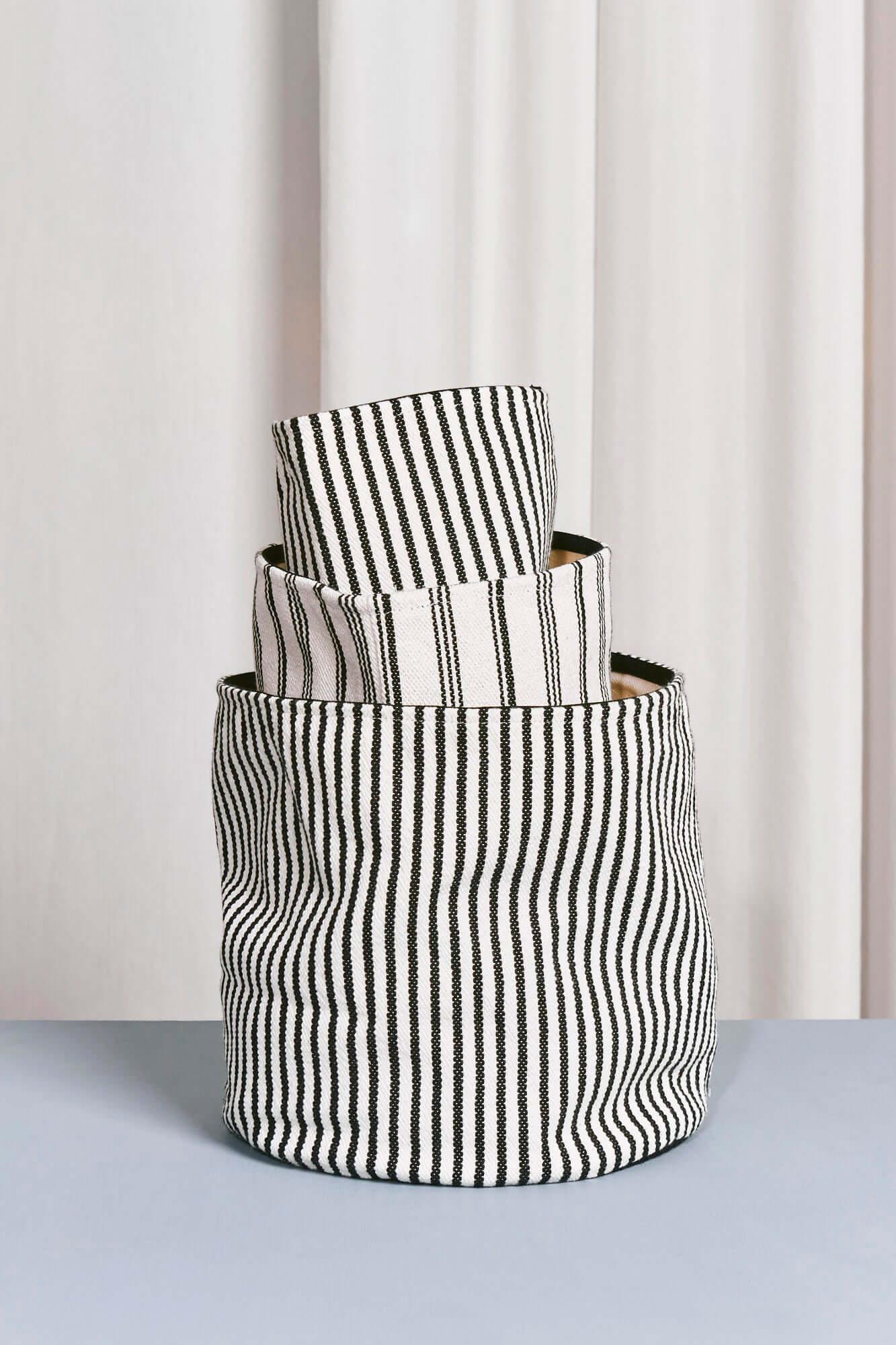 Cesto loneta blanco y negro