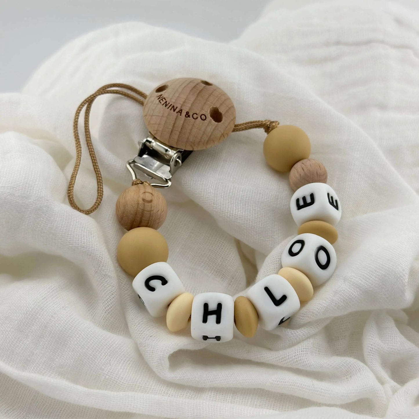 Chupetero Personalizado Beige con Nombre en Silicona Orgánica | Nenina & Co
