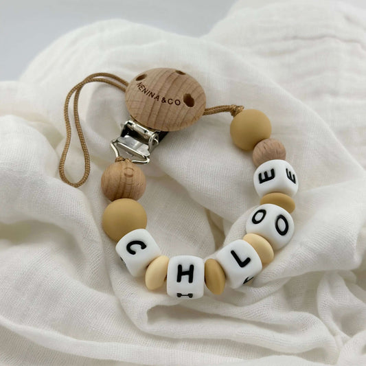 Chupetero Personalizado Beige con Nombre en Silicona Orgánica | Nenina & Co