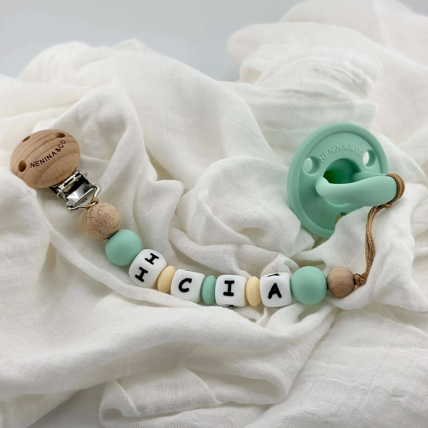 Chupetero personalizado con nombre Nenina & Co
