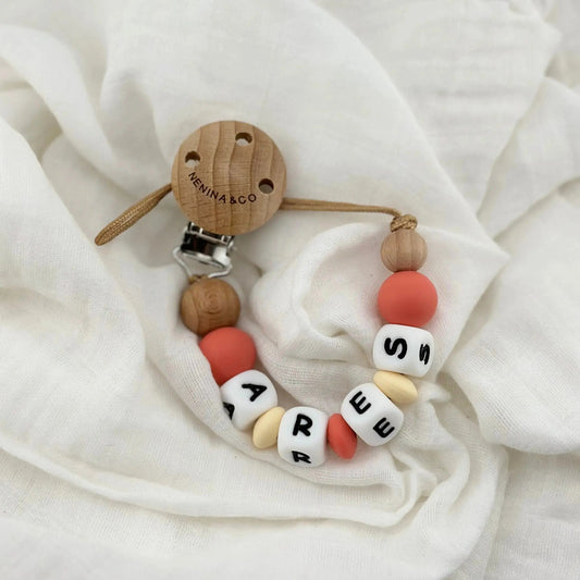 Chupetero Personalizado Rojo con Nombre en Silicona Orgánica | Nenina & Co.