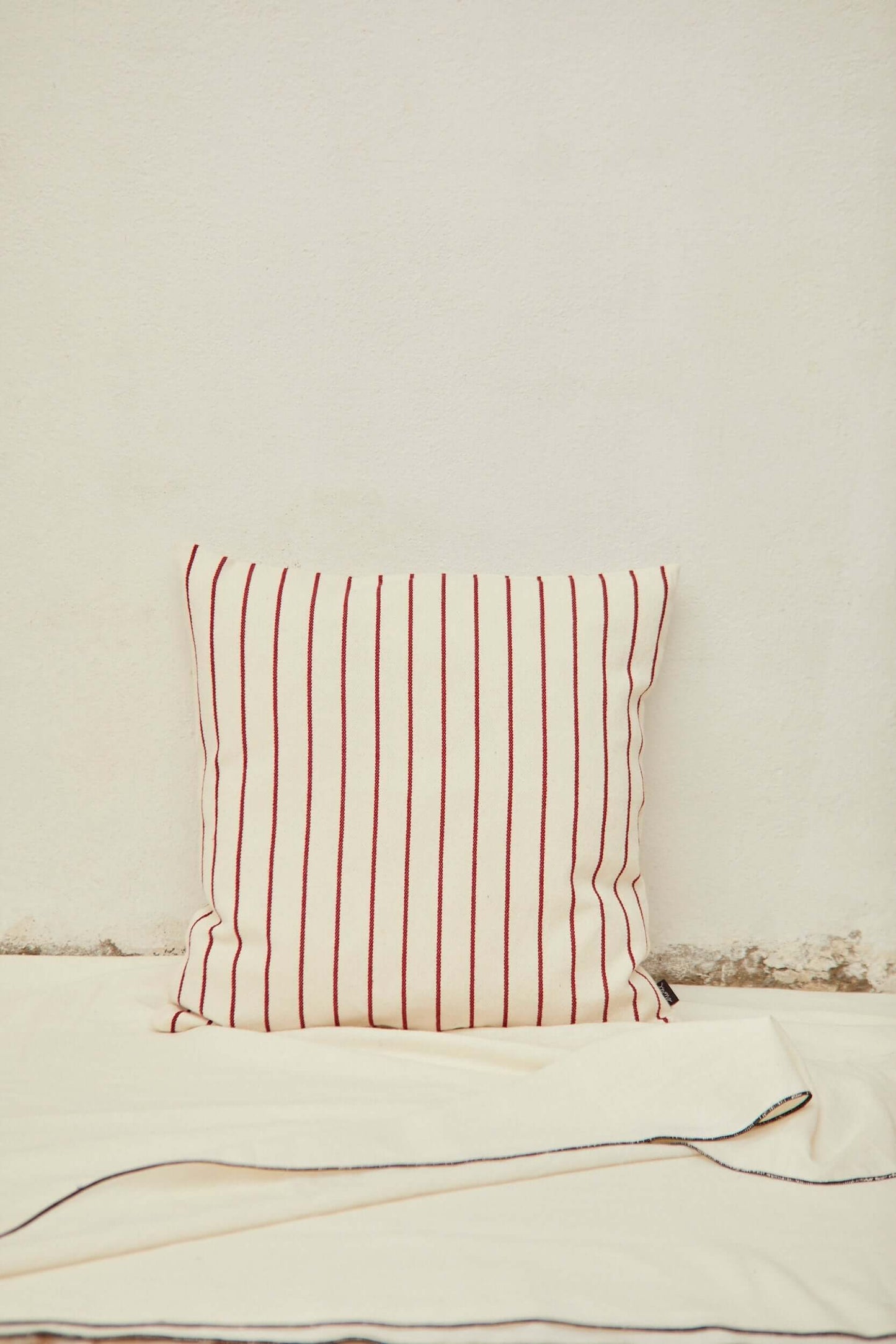 Funda cojín loneta granate