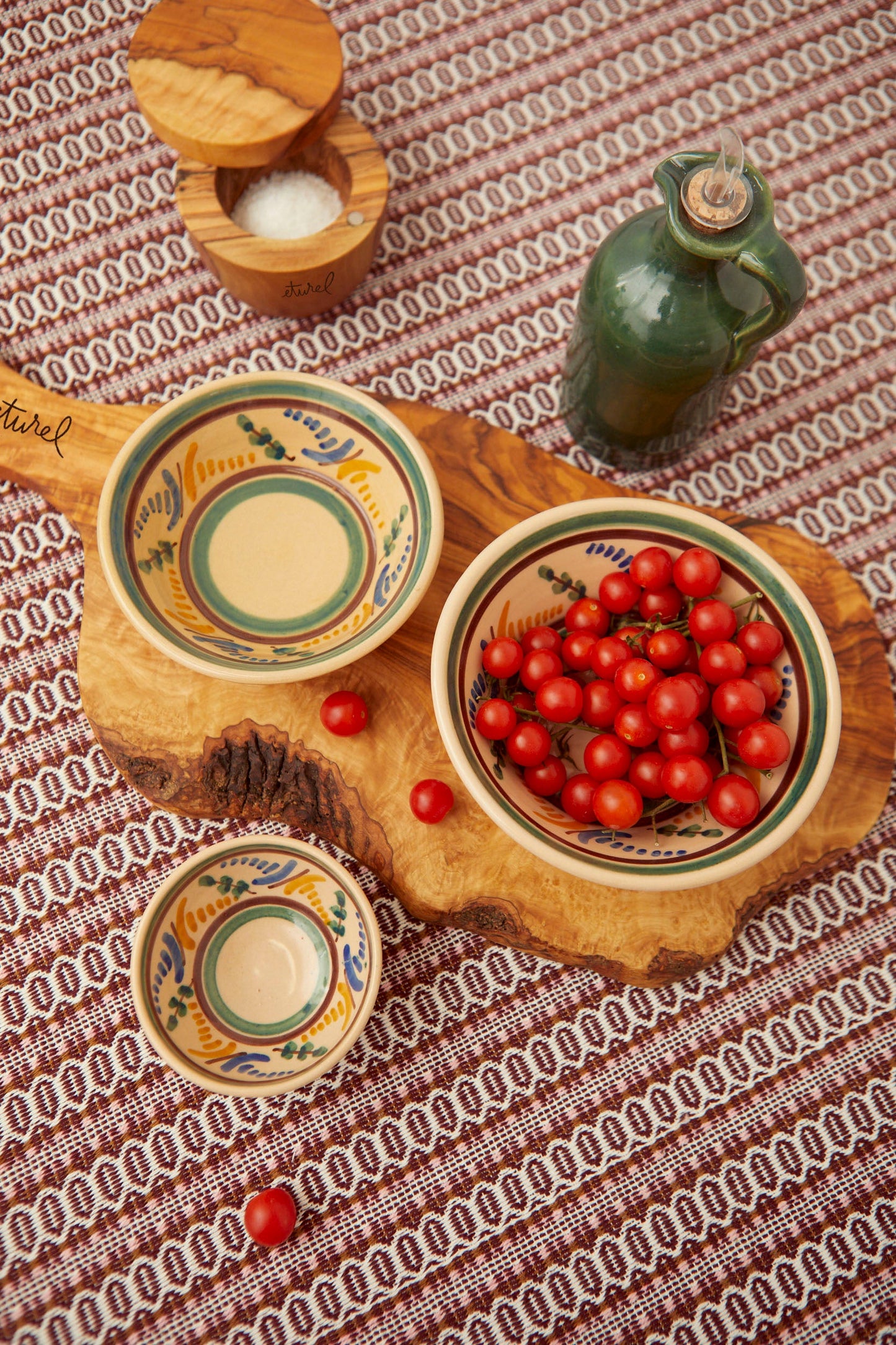 Salero de madera de olivo con tapa imantada hecho a mano