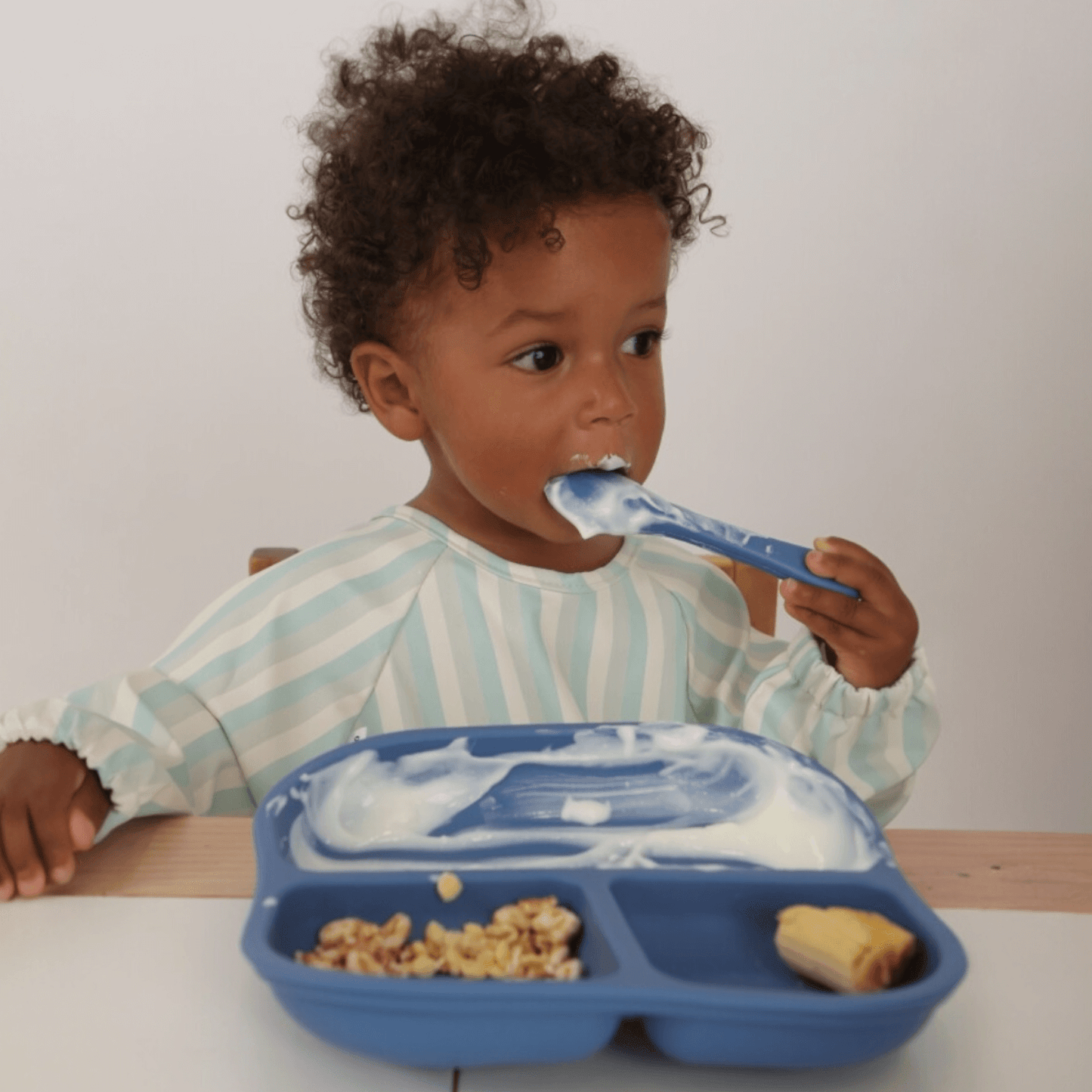 Babero con manga impermeable Vertical Stripes Nenina & Co