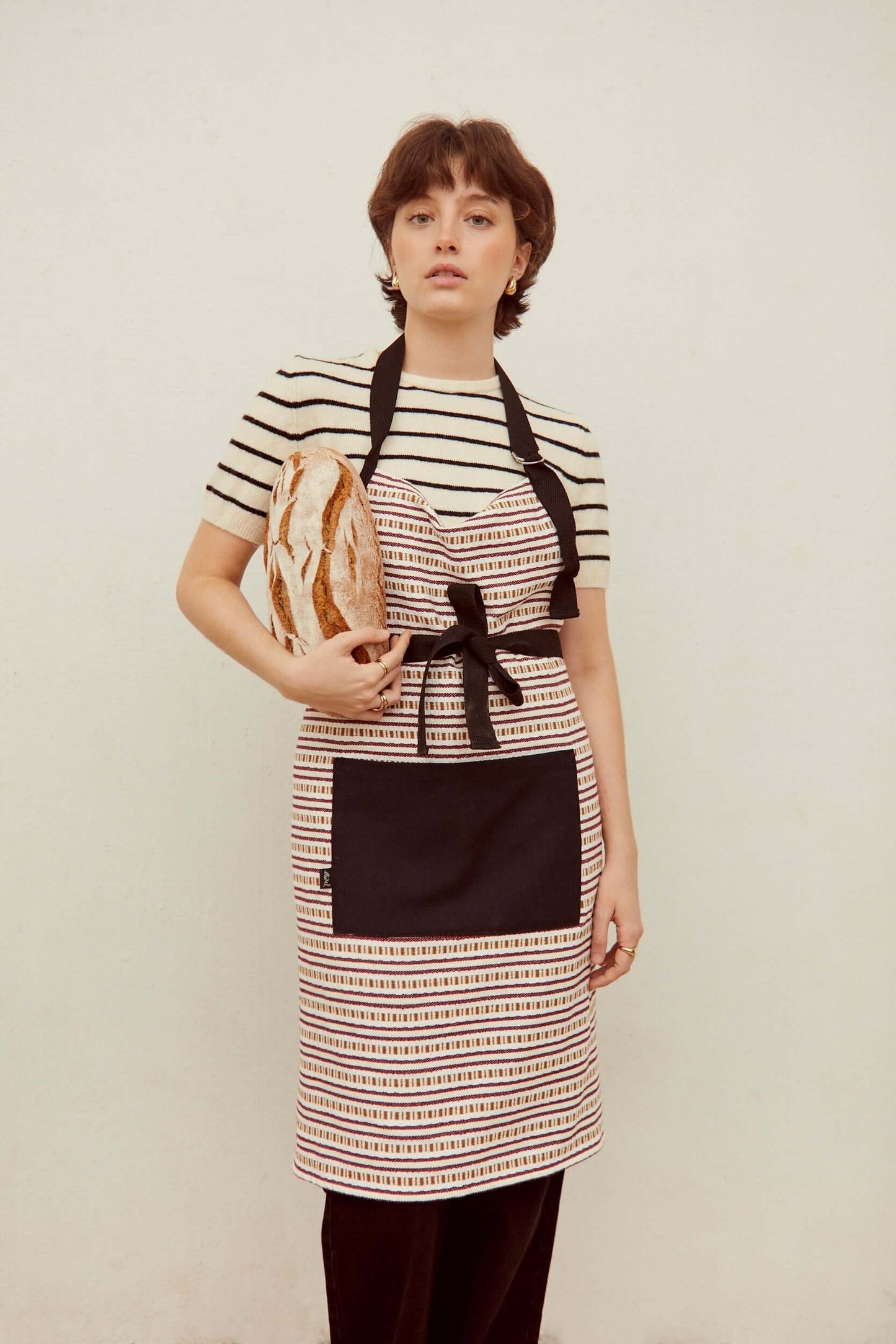 Delantal tejido cadena granate rayas horizontales con bolsillo marrón - delantal unisex cocina hostelería España