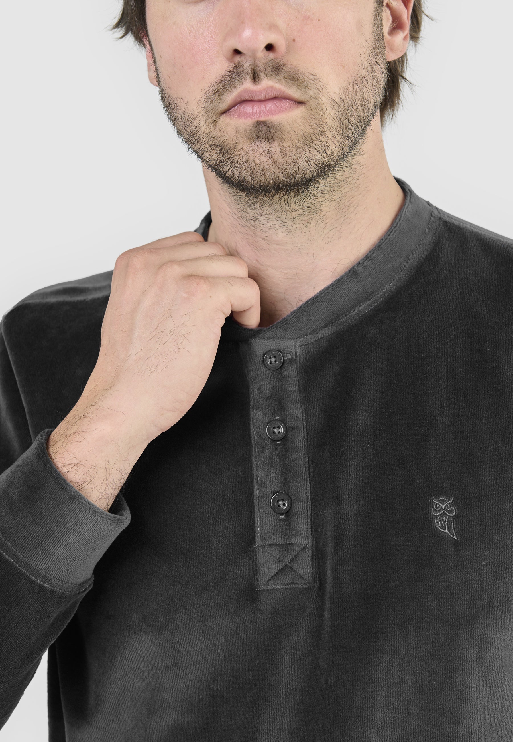 🛌 Pijama Hombre Invierno Terciopelo Rayas Gris - Cálido y Elegante 🛌