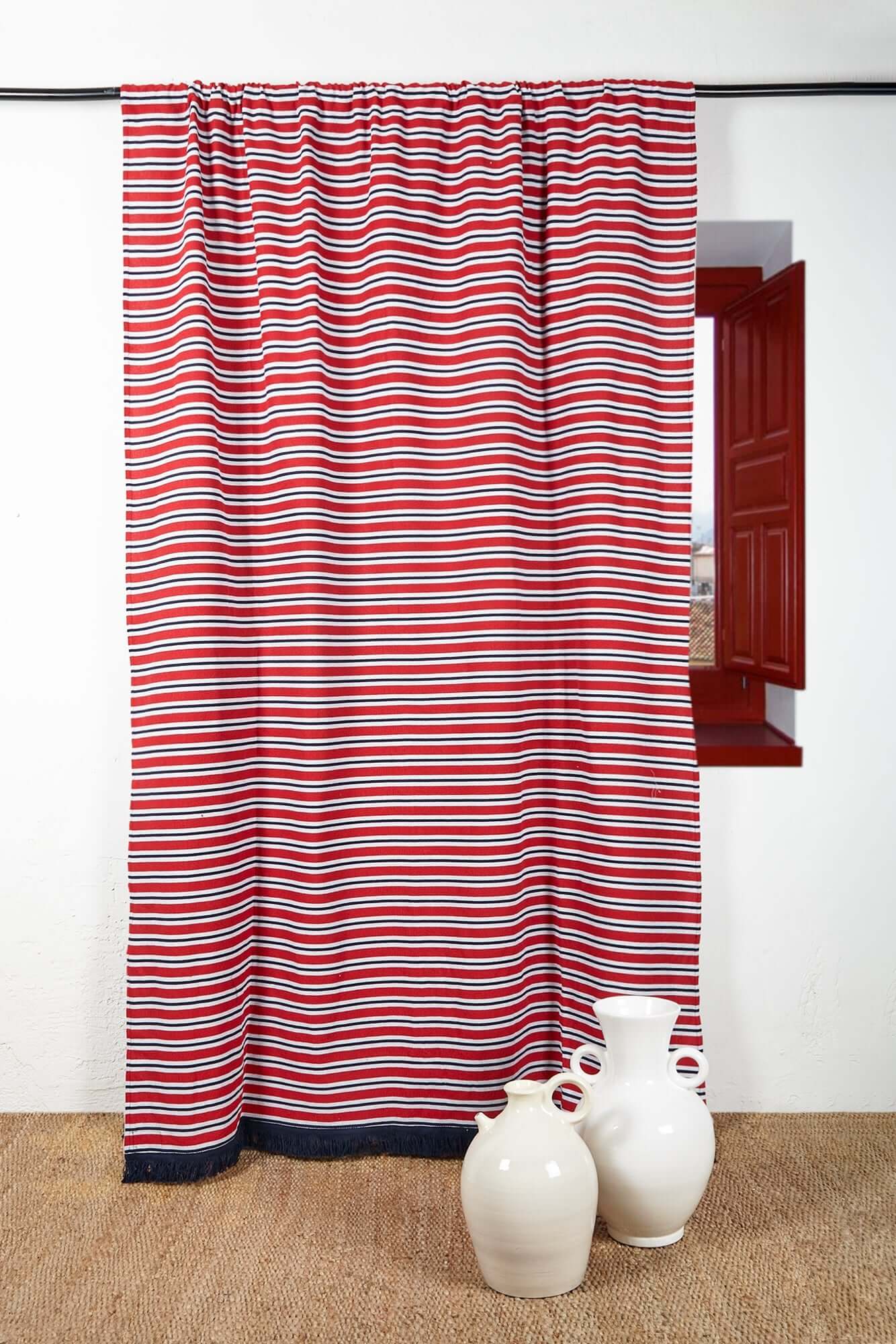 Cortina loneta rayas rojas con jarrones blancos decorativos - cortina algodón despensa terraza estilo mediterráneo