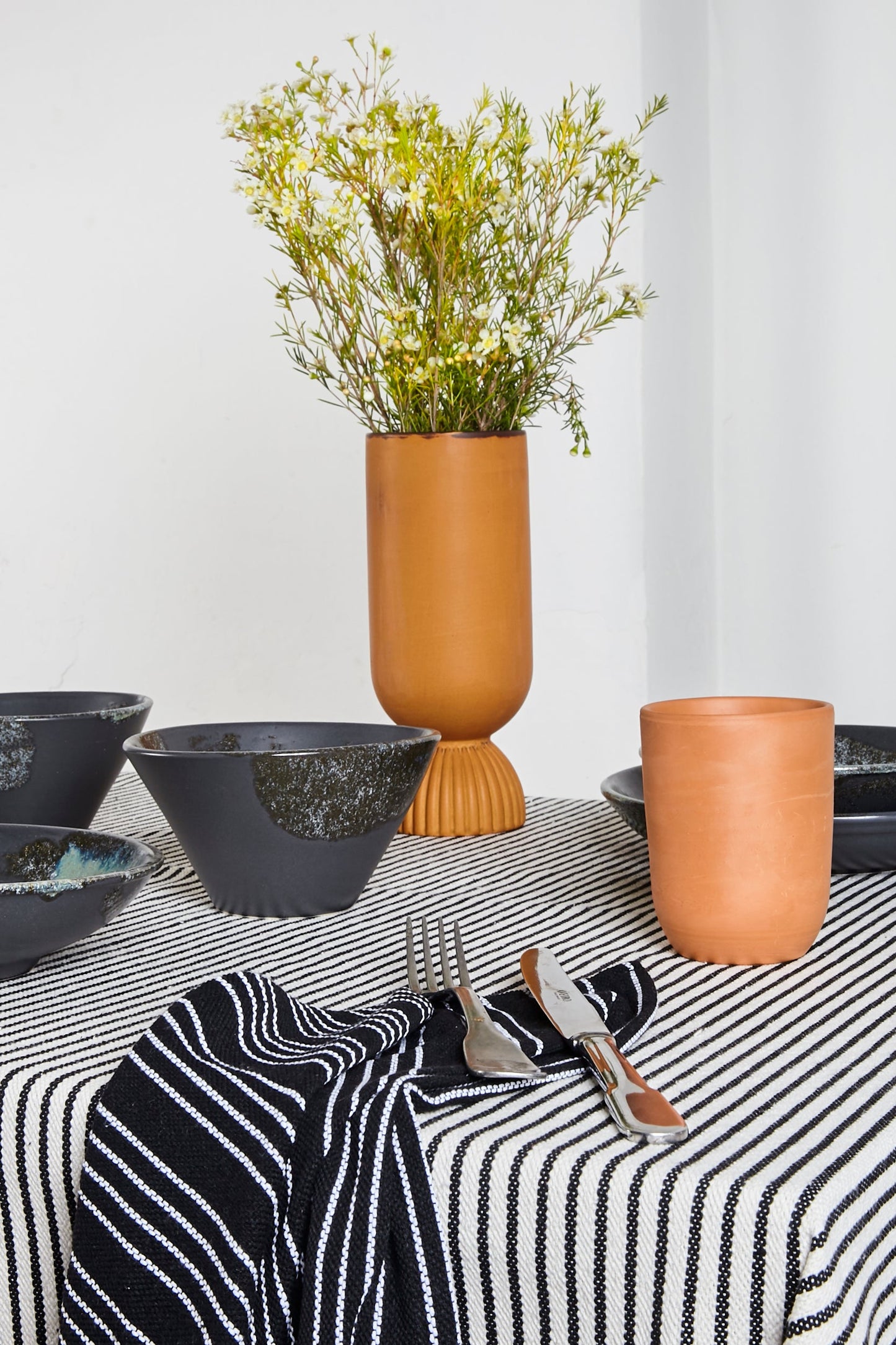 Mantel loneta estribera blanco y negro