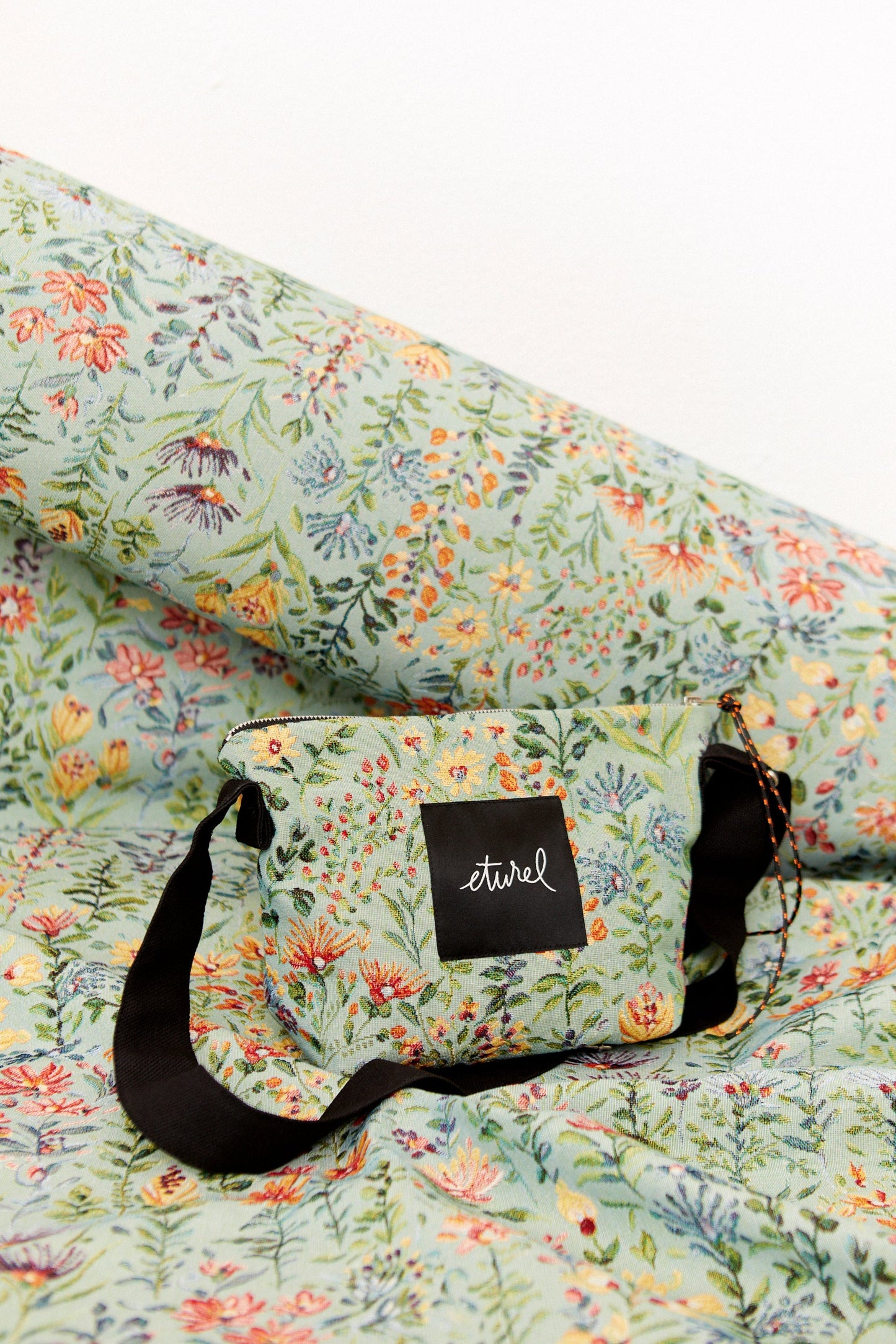 Bolso bandolera tejido jacquard azaleas celeste