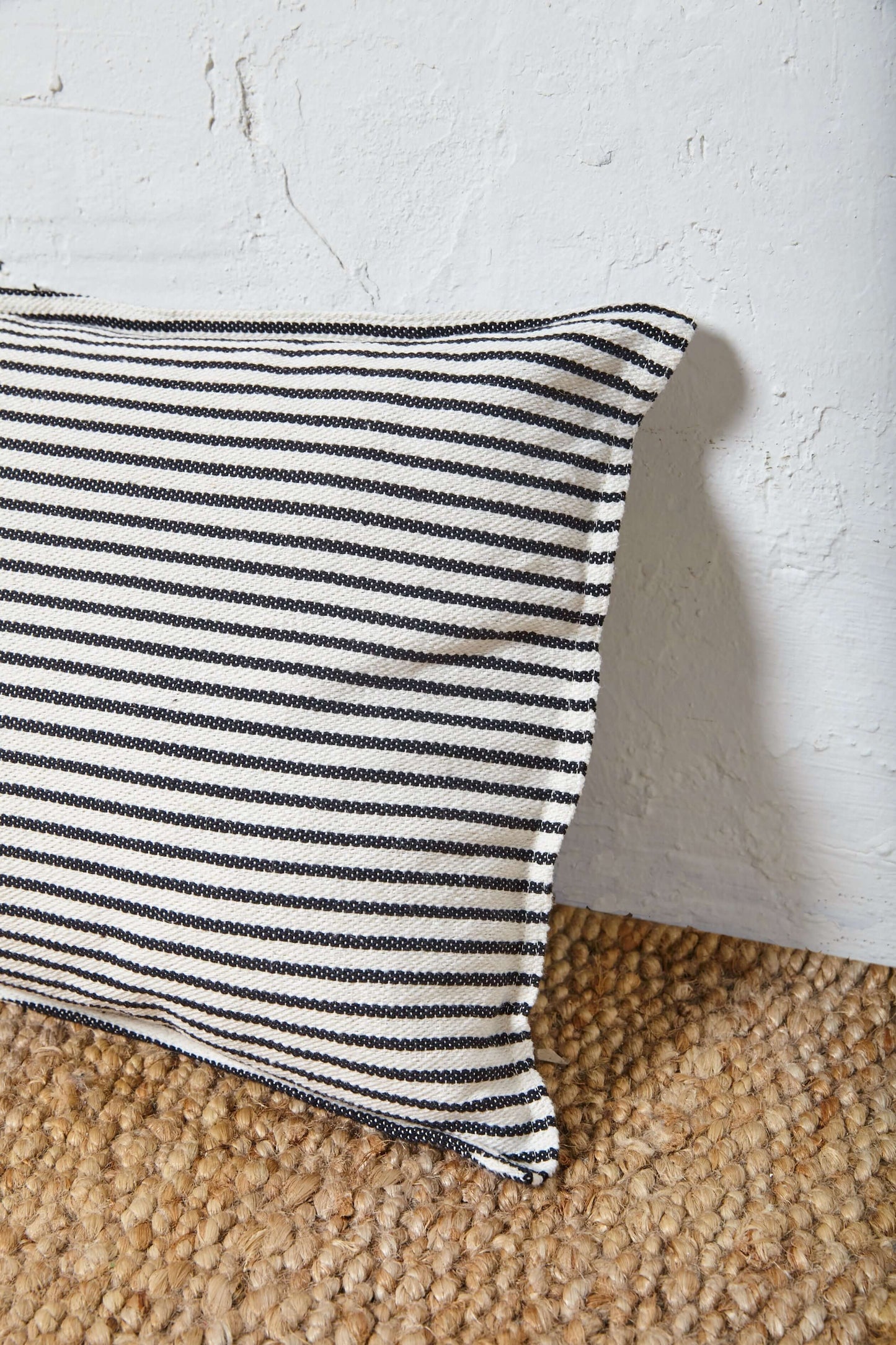 Funda cojín loneta estribera blanco y negro 30cmx50cm