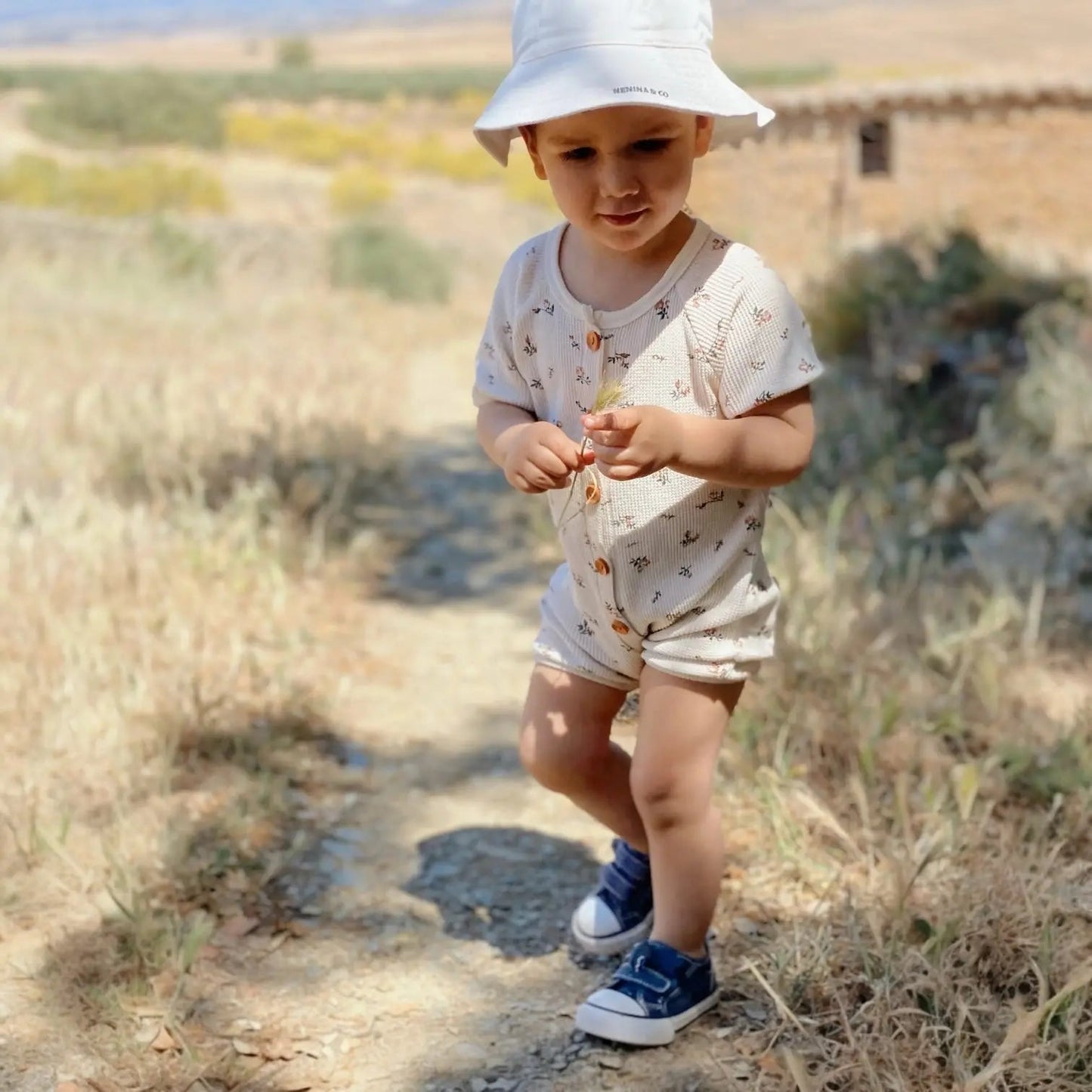 Gorro para el Sol Blanco Nenina & Co - Hecho de Algodón Orgánico | Protección Solar y Estilo