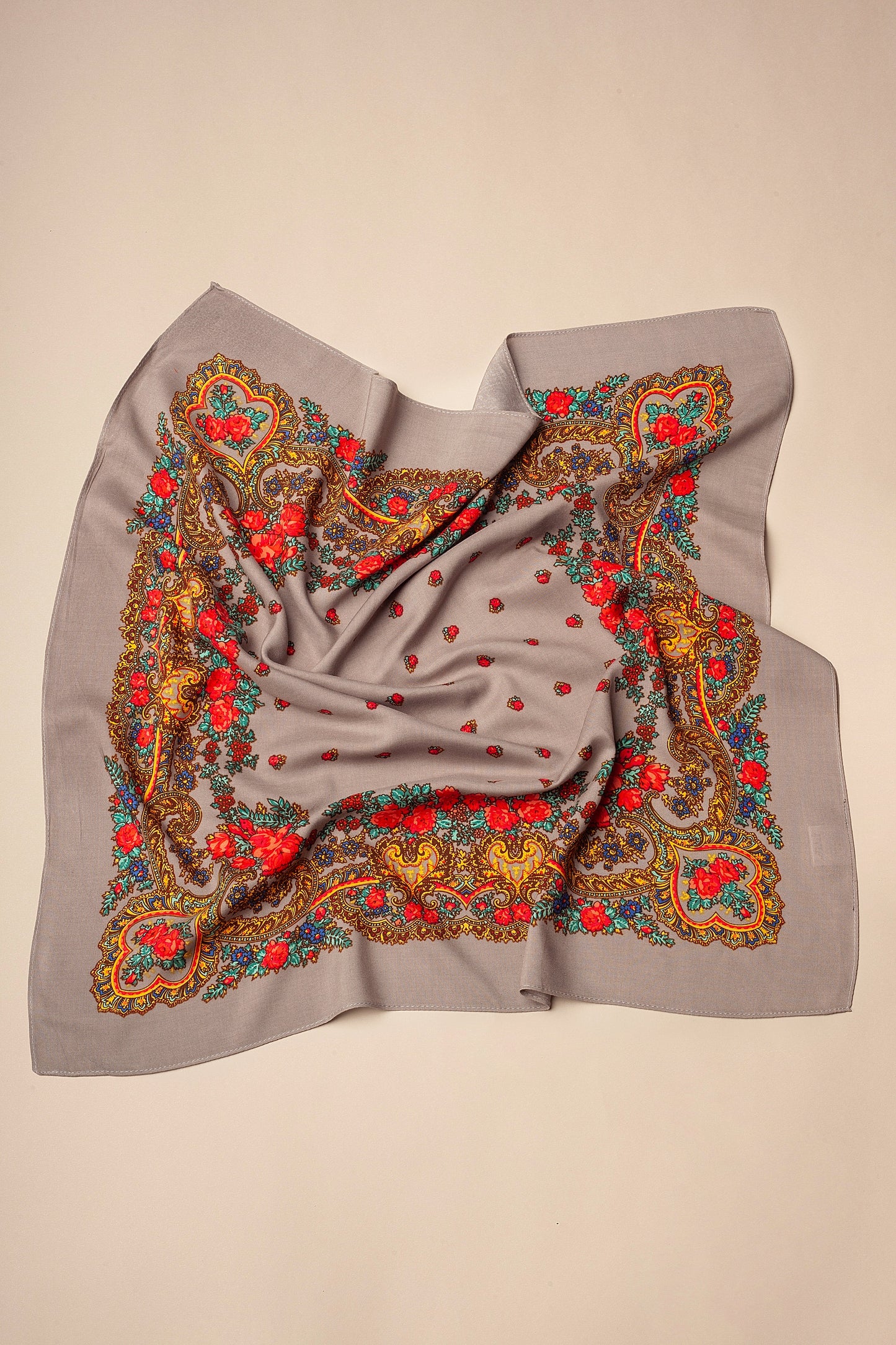 Pañuelo portugués cadena gris