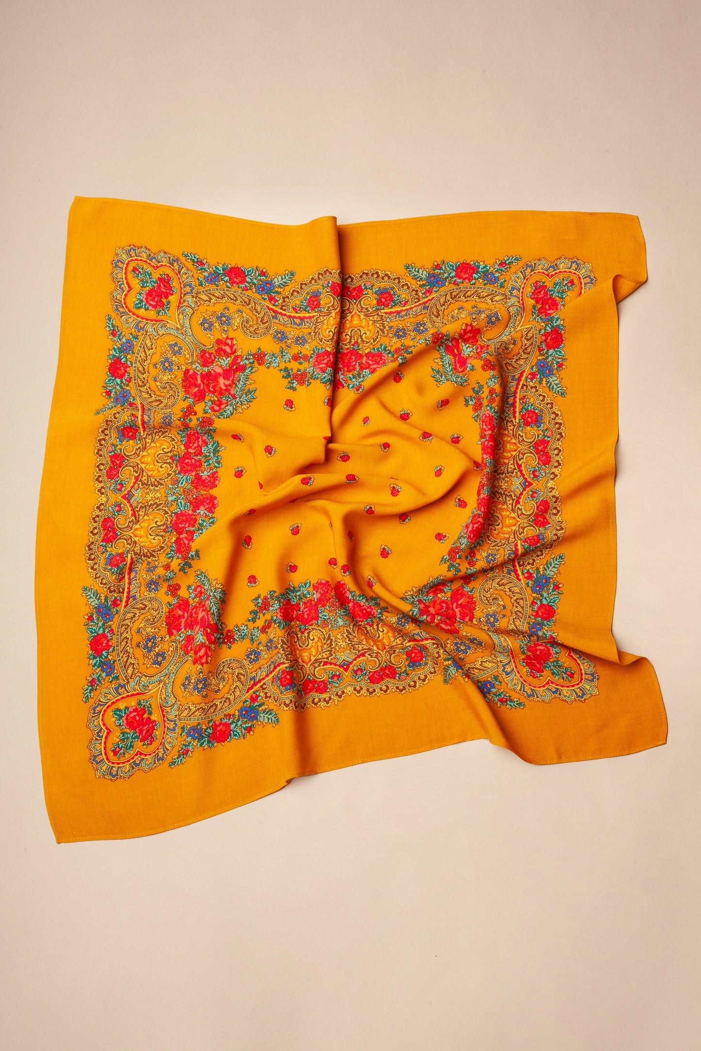 Pañuelo portugués cadena ocre