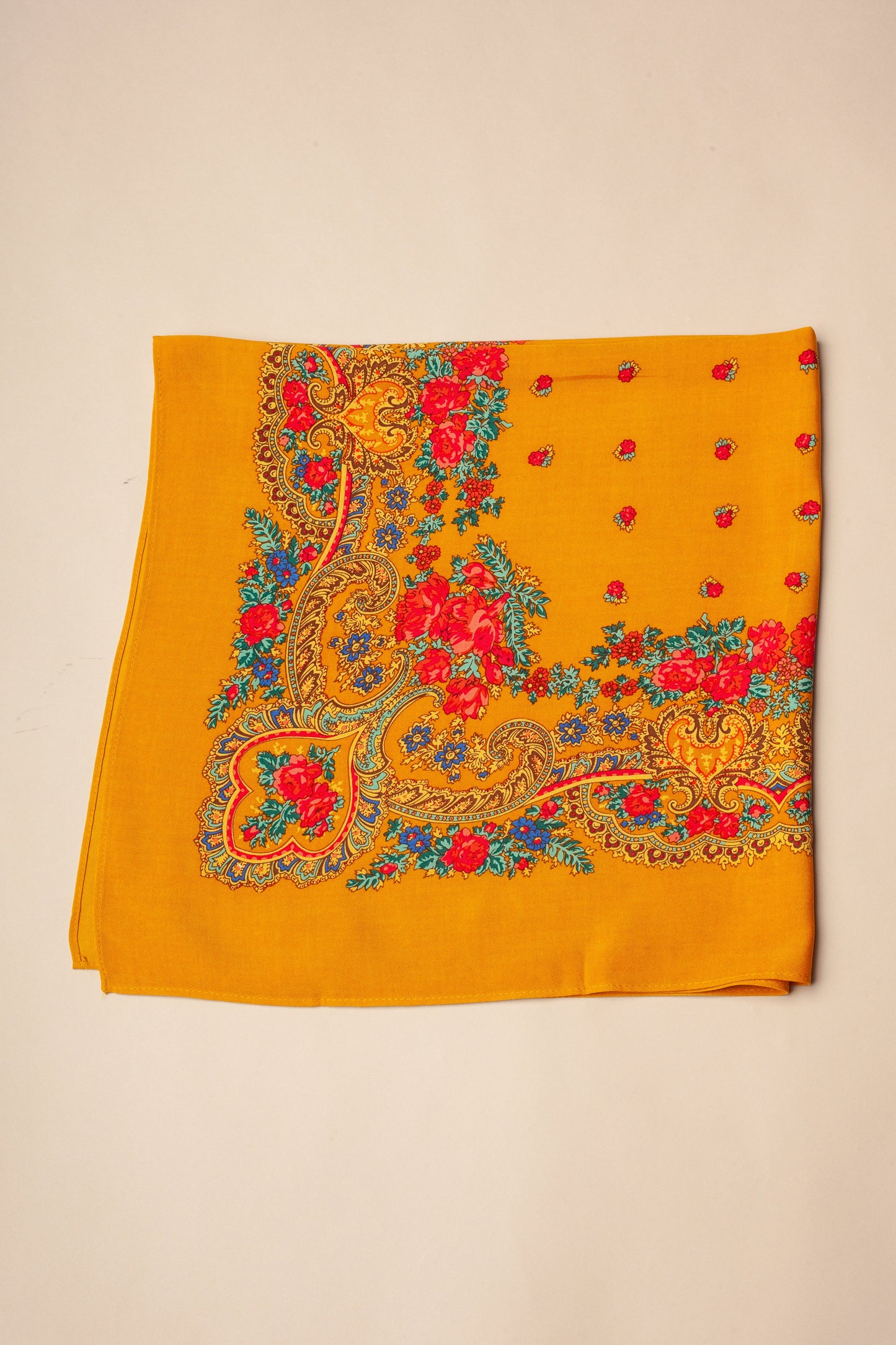 Pañuelo portugués cadena ocre