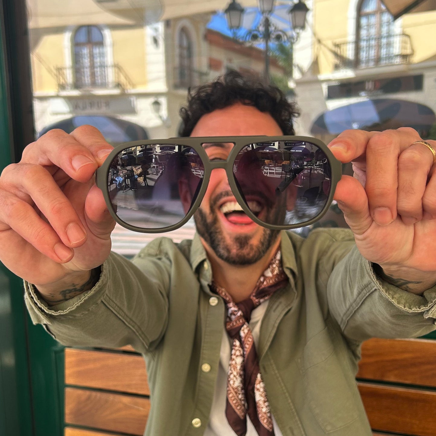 Itzurun · gafas de sol de goma verde con lentes UV400 en degradado gris