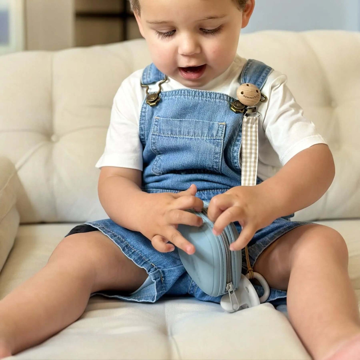 Kit 1 Guardachupete + 2 Chupeteros + 2 Chupetes Azul y Beige DIAMOND Nenina & Co