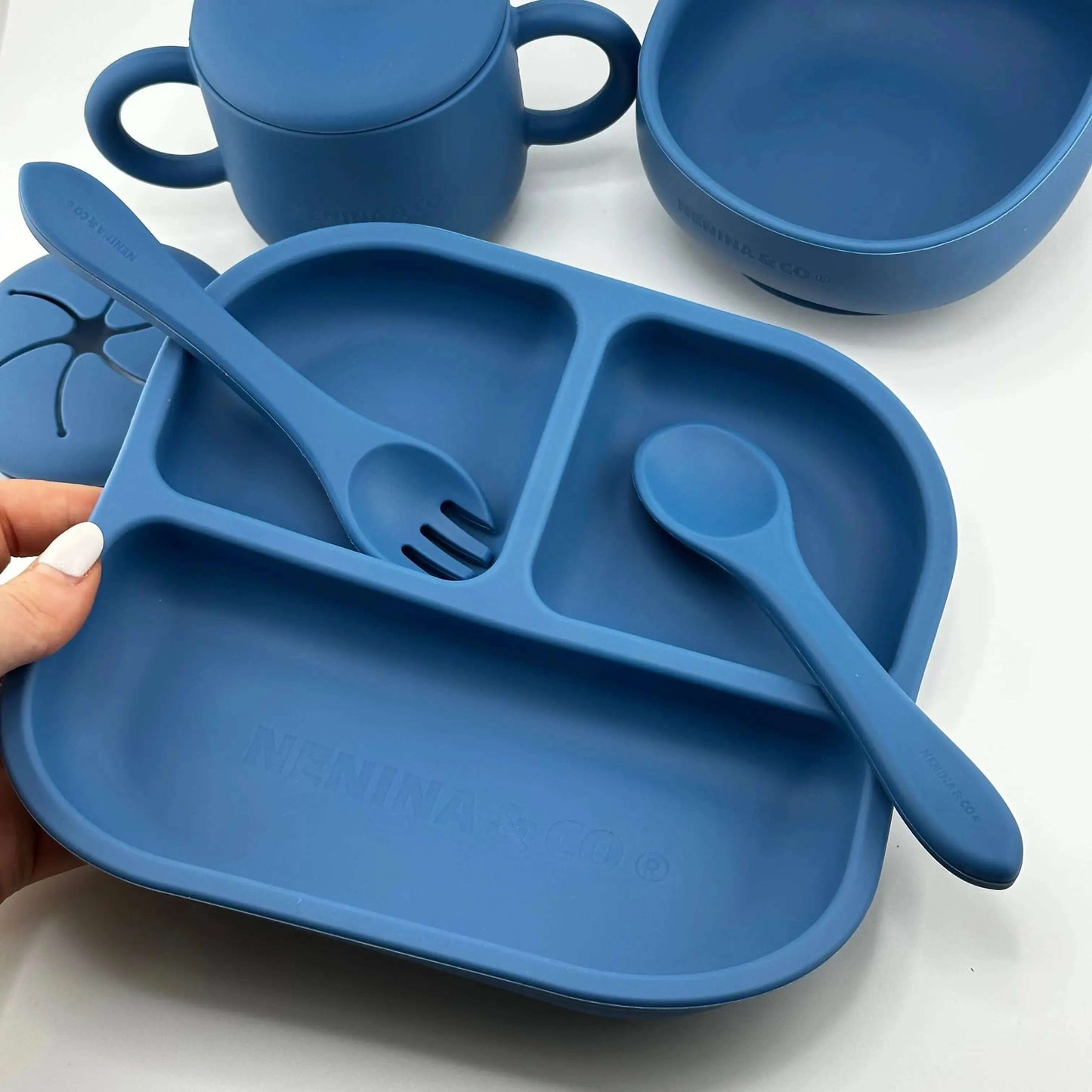 Kit Deluxe Babero + Vajilla BLW Blue 9 Piezas de Silicona orgánica con ventosas + Chupete Classic Breat Nenina & Co