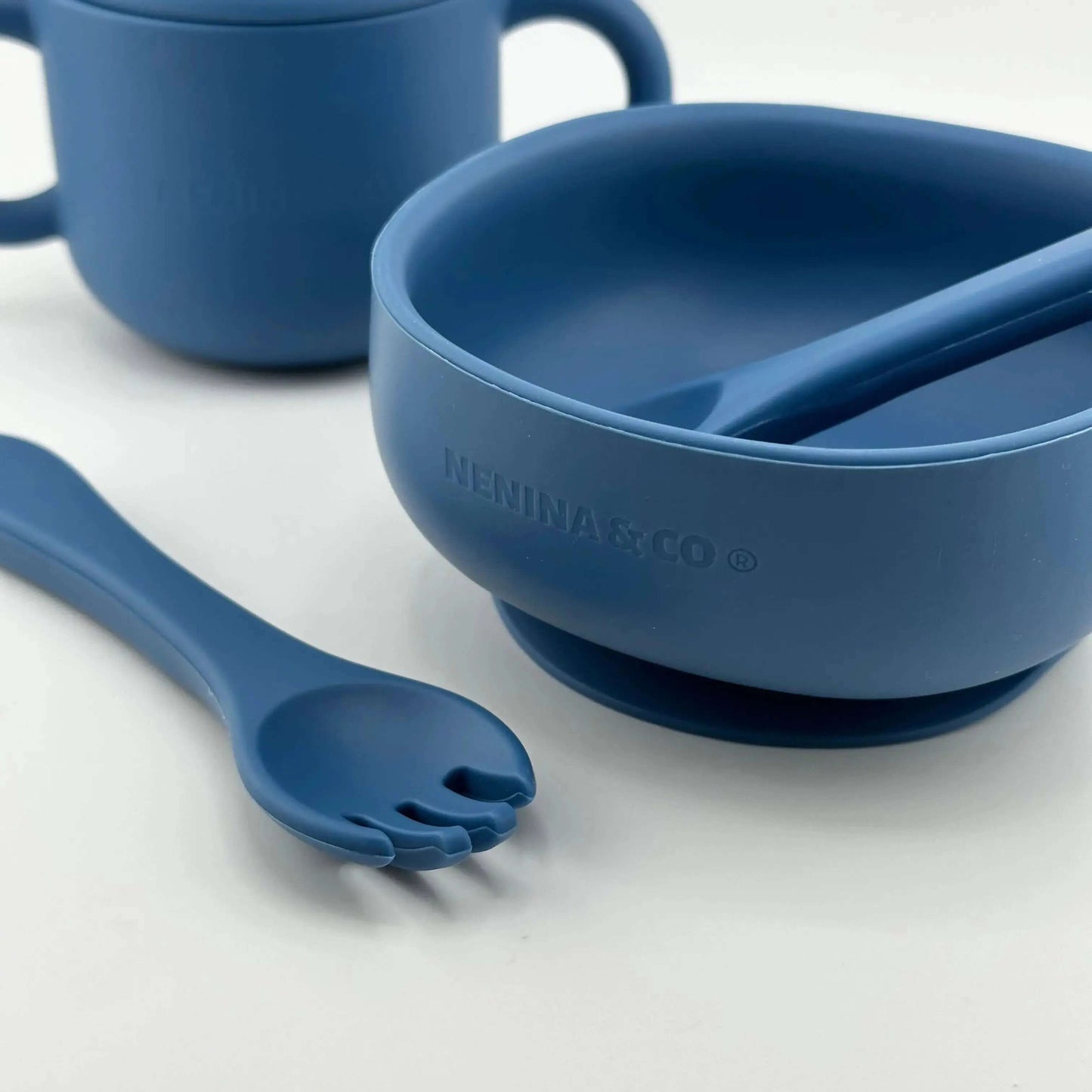 Kit Deluxe Babero + Vajilla BLW Blue 9 Piezas de Silicona orgánica con ventosas + Chupete Classic Breat Nenina & Co