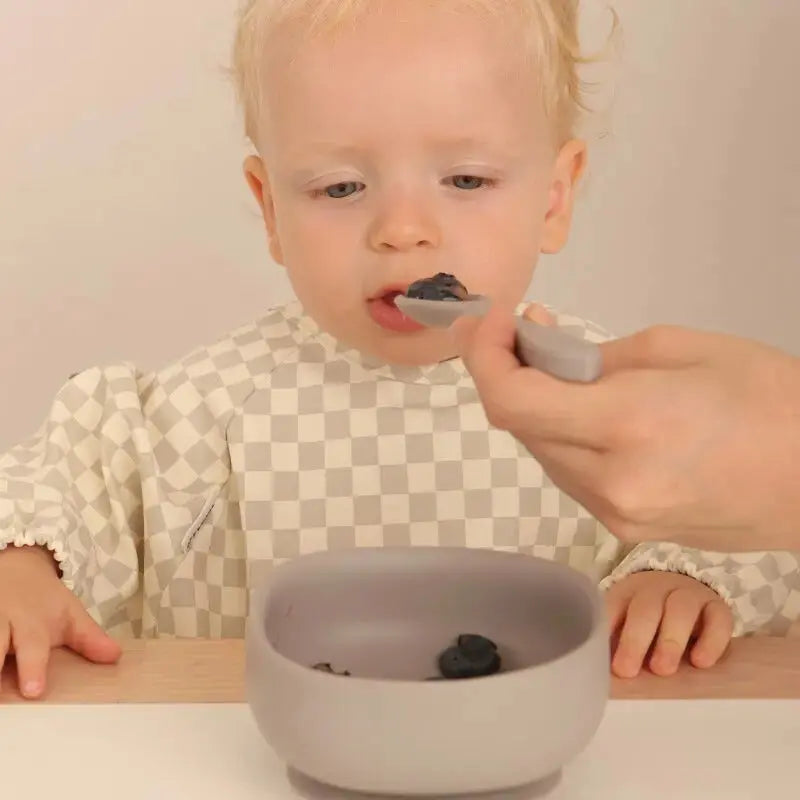 Kit Deluxe Vajilla + Babero BLW Gris 9 Piezas de Silicona orgánica con ventosas Nenina & Co