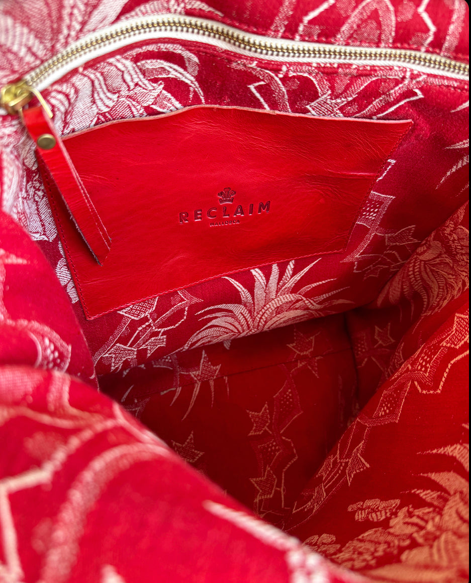 Mochila Soller hecha a mano con tejido reciclado y cuero restaurado