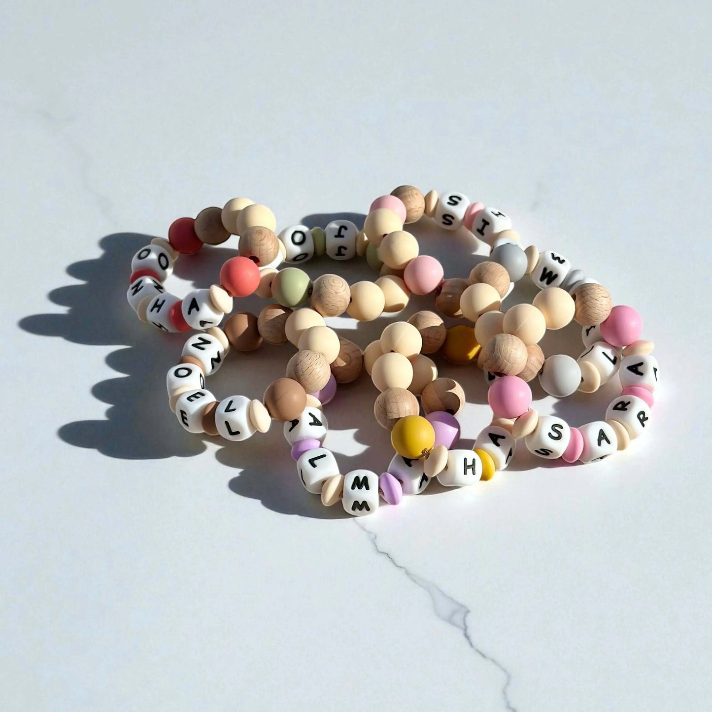 Mordedor Personalizado Gris con Nombre en Silicona Orgánica | Nenina & Co