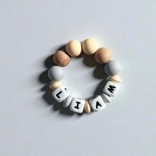 Mordedor Personalizado Gris con Nombre en Silicona Orgánica | Nenina & Co