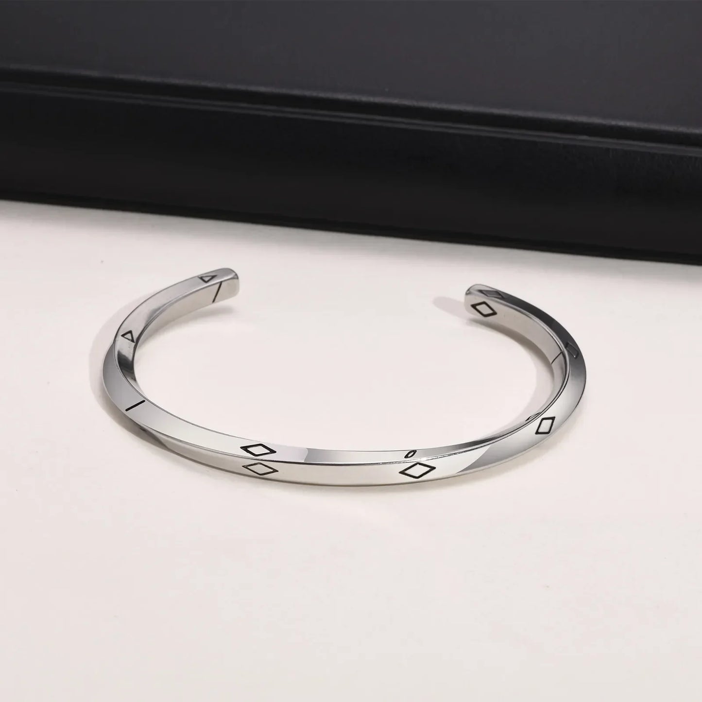 Pulsera Glisar · Pulsera rígida ajustable