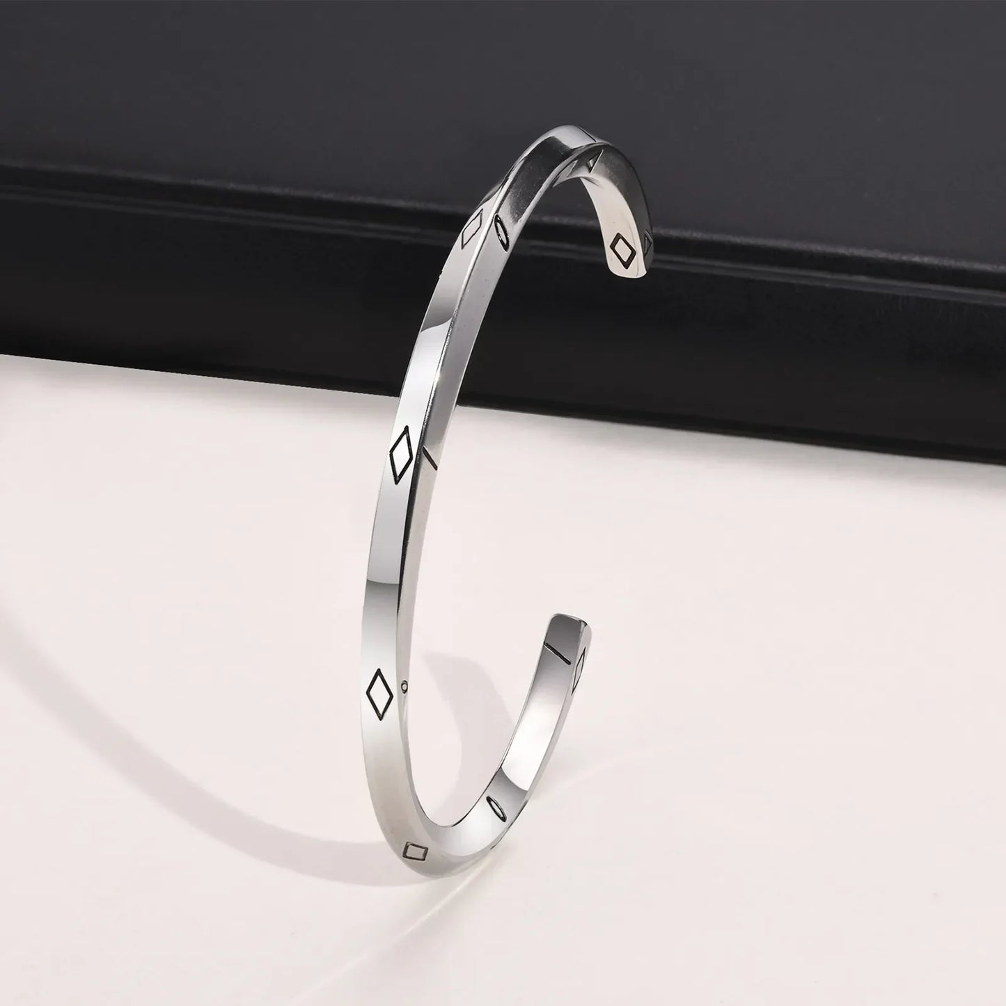 Pulsera Glisar · Pulsera rígida ajustable
