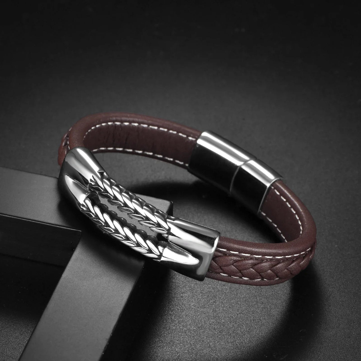 Pulsera Magalle · Pulsera de cuero marrón con cierre
