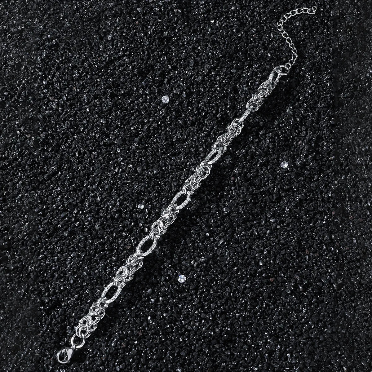 Pulsera Ofiuco · Pulsera de titanio expandible con patrón geométrico