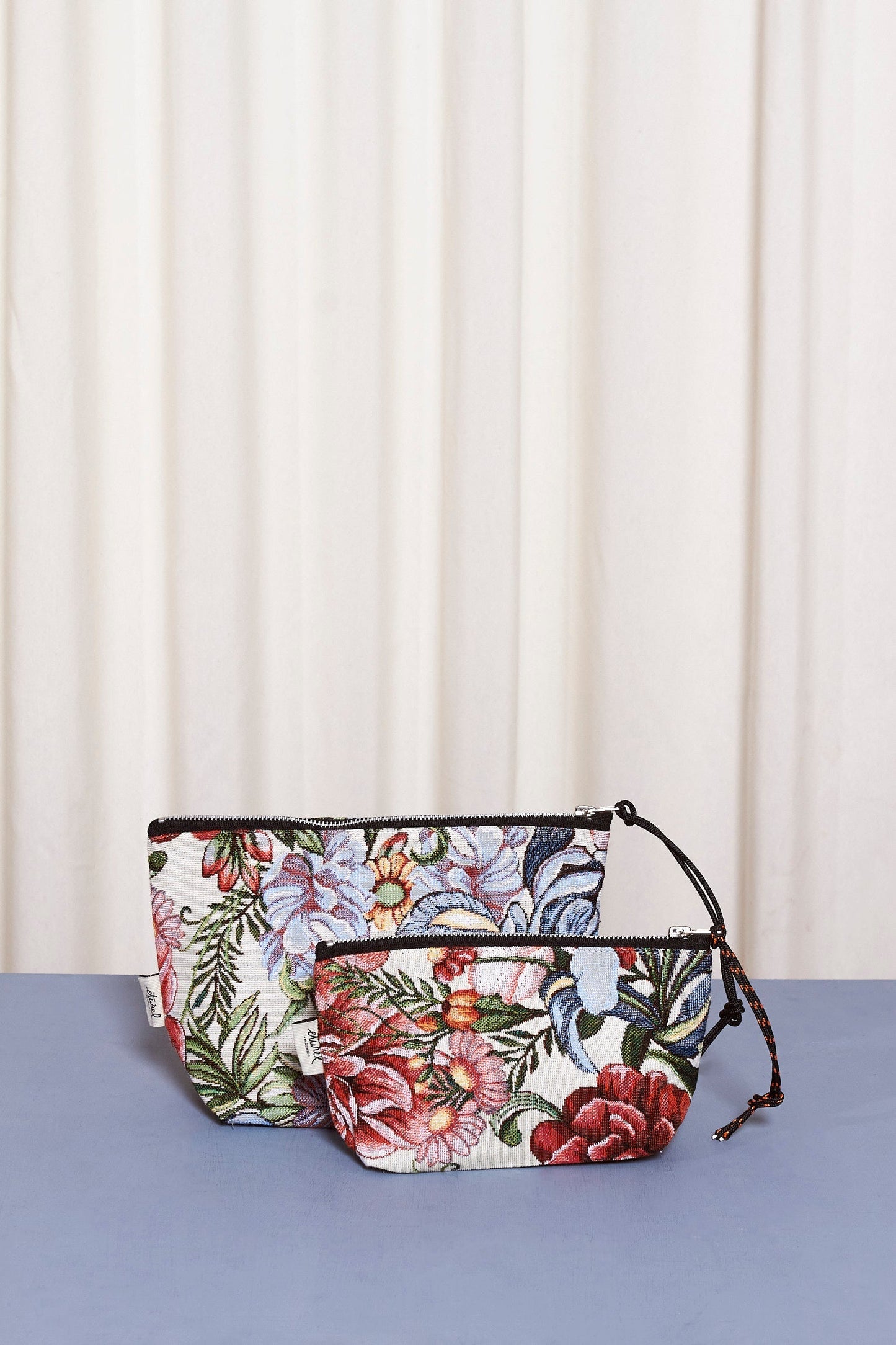 Neceser/estuche tejido jacquard flores crisantemos rojos