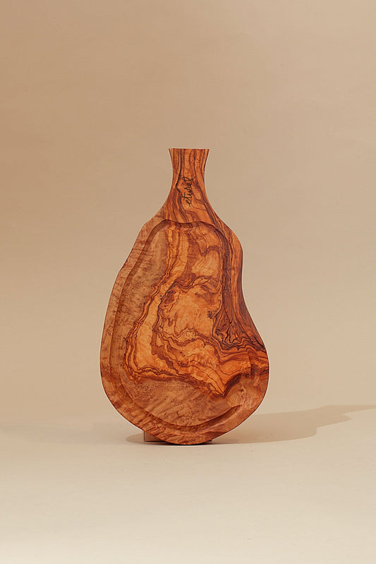 Tabla de madera de olivo irregular con mango pequeña