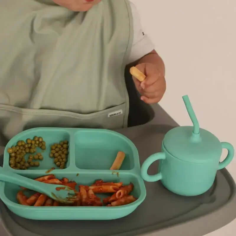 Kit Deluxe Vajilla + Babero BLW Turquesa 9 Piezas de Silicona orgánica con ventosas Nenina & Co