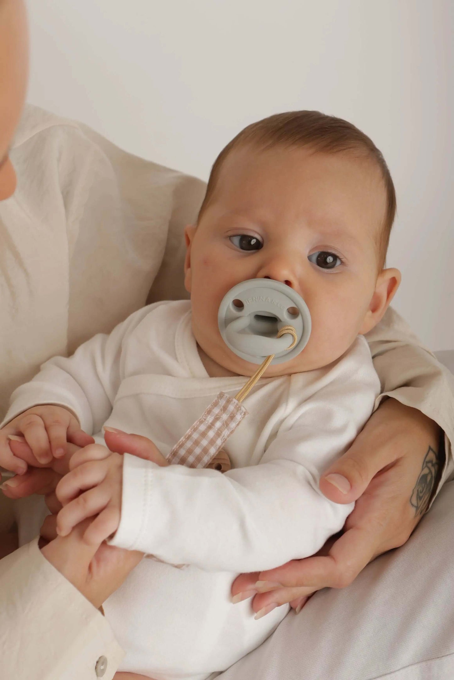 Pack 2 Chupeteros DIAMOND beige + white By Nenina & Co