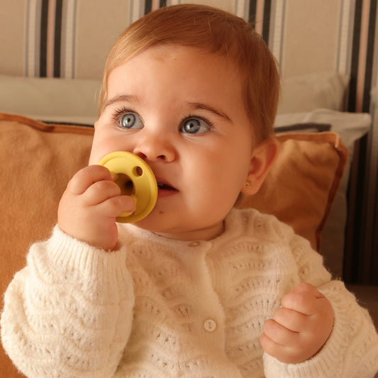 Kit Nenina & Co – Amarillo | 2 Chupeteros Algodón Orgánico + 1 Chupete Clásico de Silicona