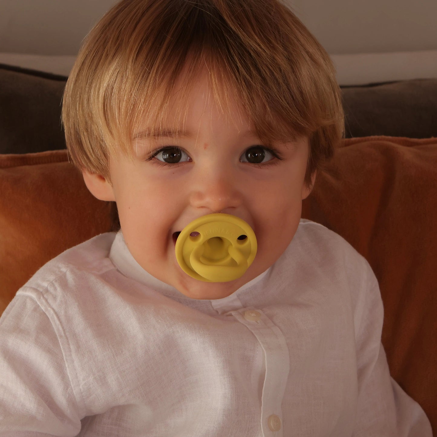 Kit Nenina & Co – Amarillo | 2 Chupeteros Algodón Orgánico + 1 Chupete Clásico de Silicona