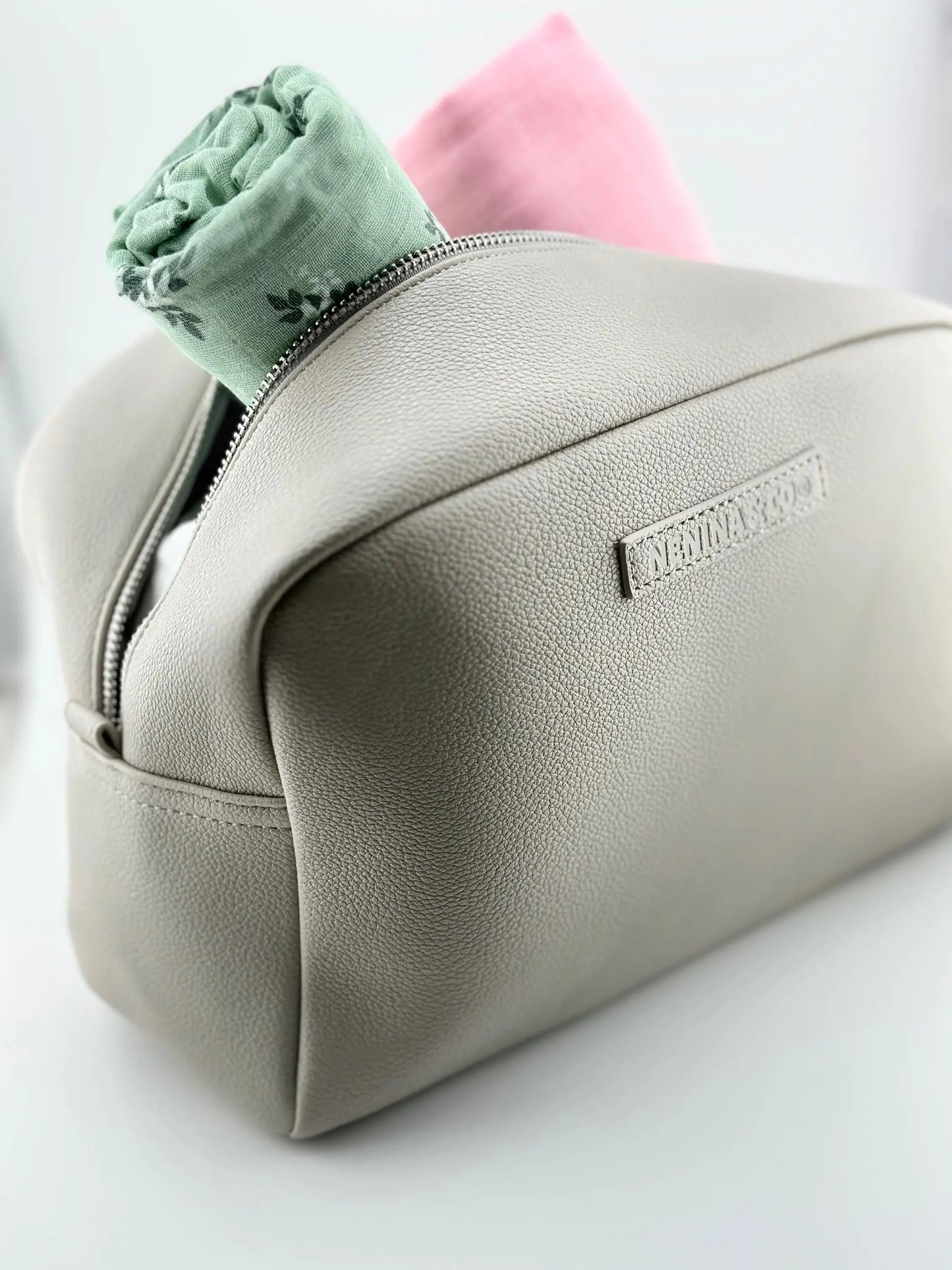 Pack Nacimiento Bebé: Portadocumentos + Neceser de Eco Piel MIREM Gris | Nenina & Co