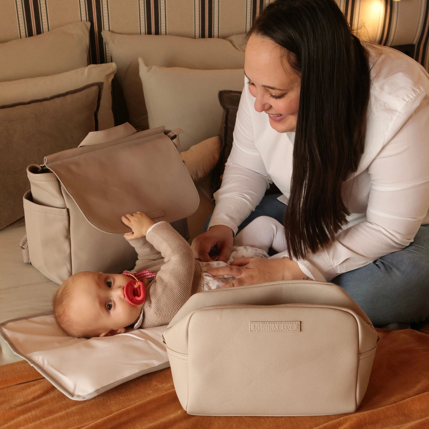 Pack Nacimiento Bebé: Portadocumentos + Neceser de Eco Piel MIREM Gris | Nenina & Co