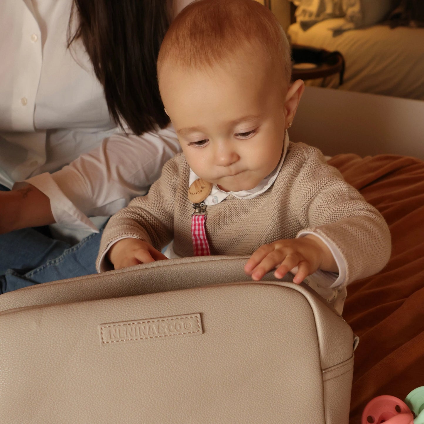 Pack Nacimiento Bebé: Portadocumentos + Neceser de Eco Piel MIREM Gris | Nenina & Co