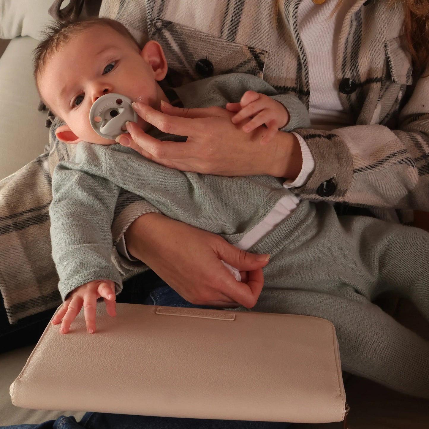 Pack Nacimiento Bebé: Portadocumentos + Neceser de Eco Piel MIREM Gris | Nenina & Co