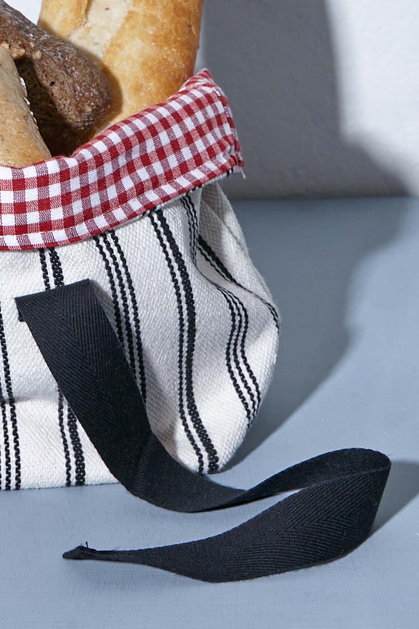 Panera pequeña loneta rayas negras y vichy rojo
