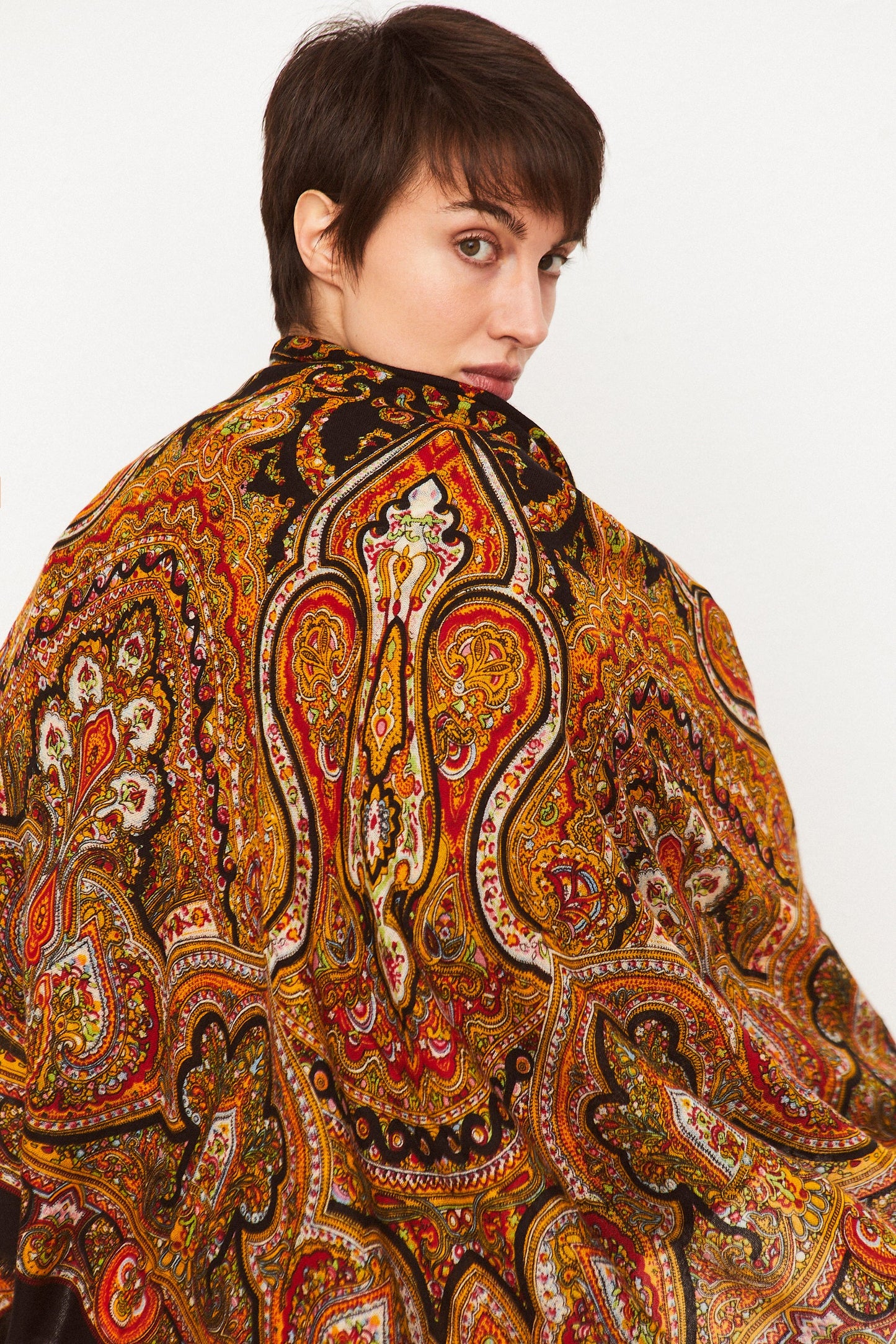 Pañuelo Pisto o Cien Colores lana negro