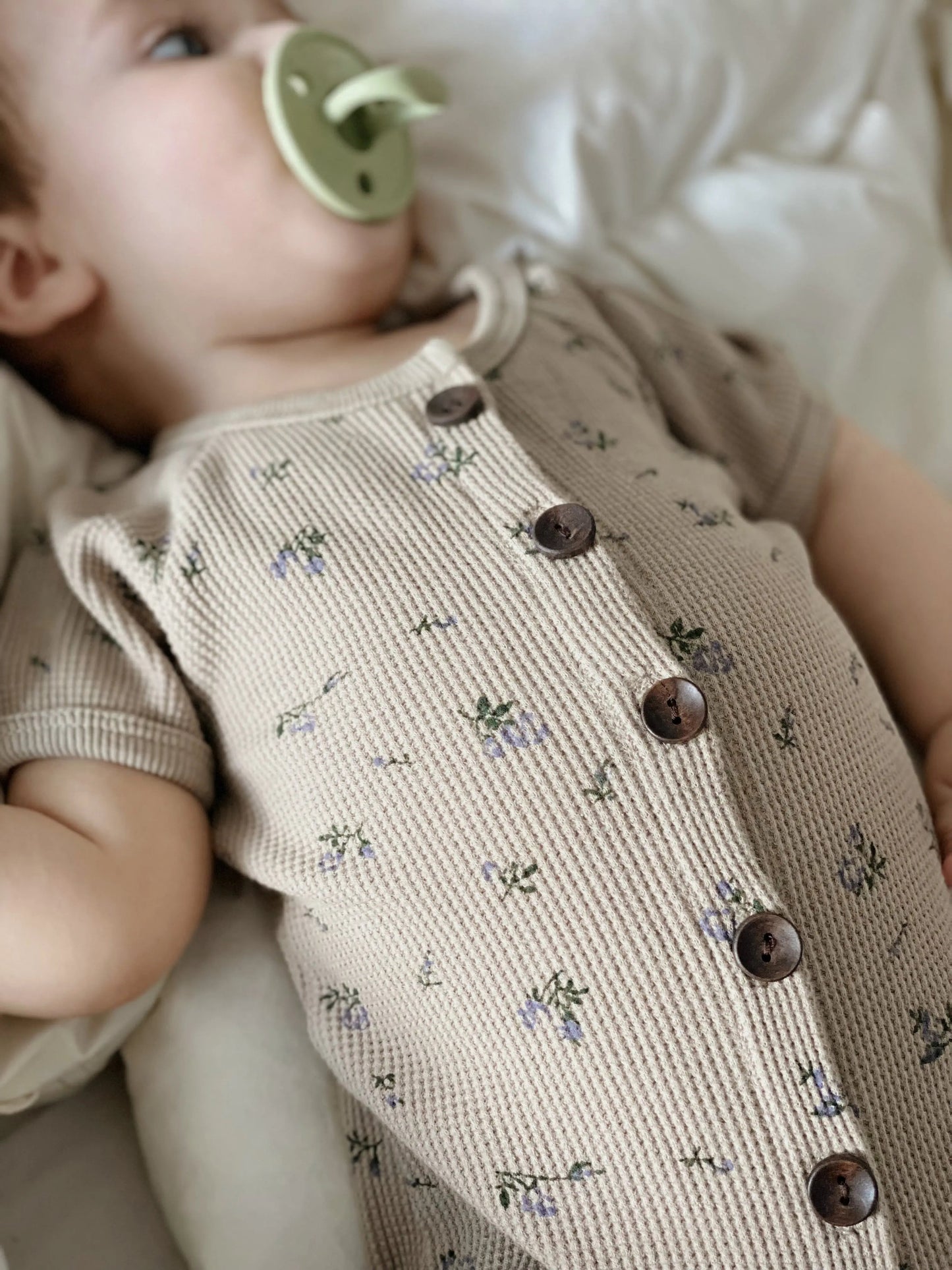 Pelele boho Flowers beige Nenina & Co