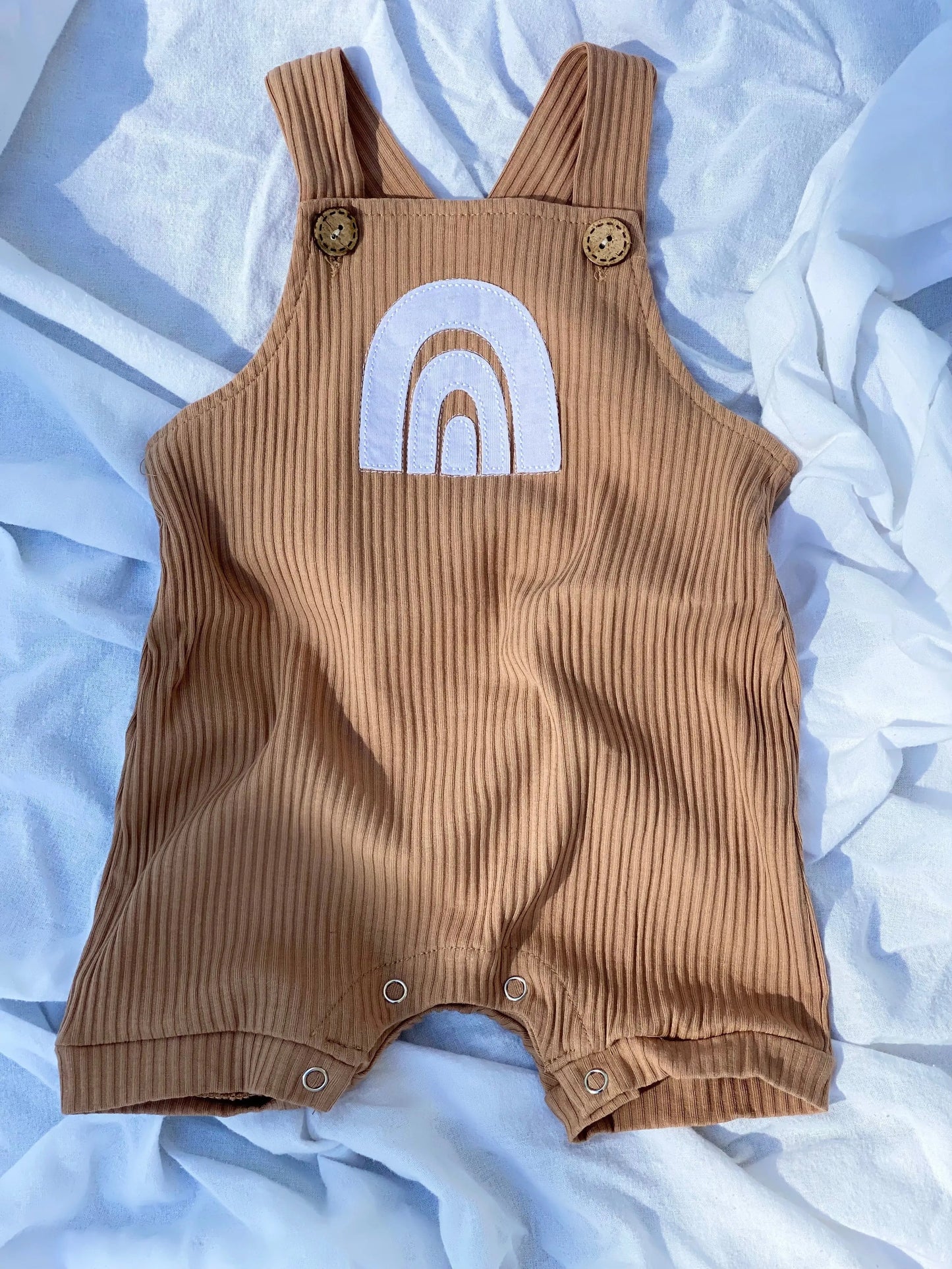 Peto Marrón con Tirantes Nenina & Co