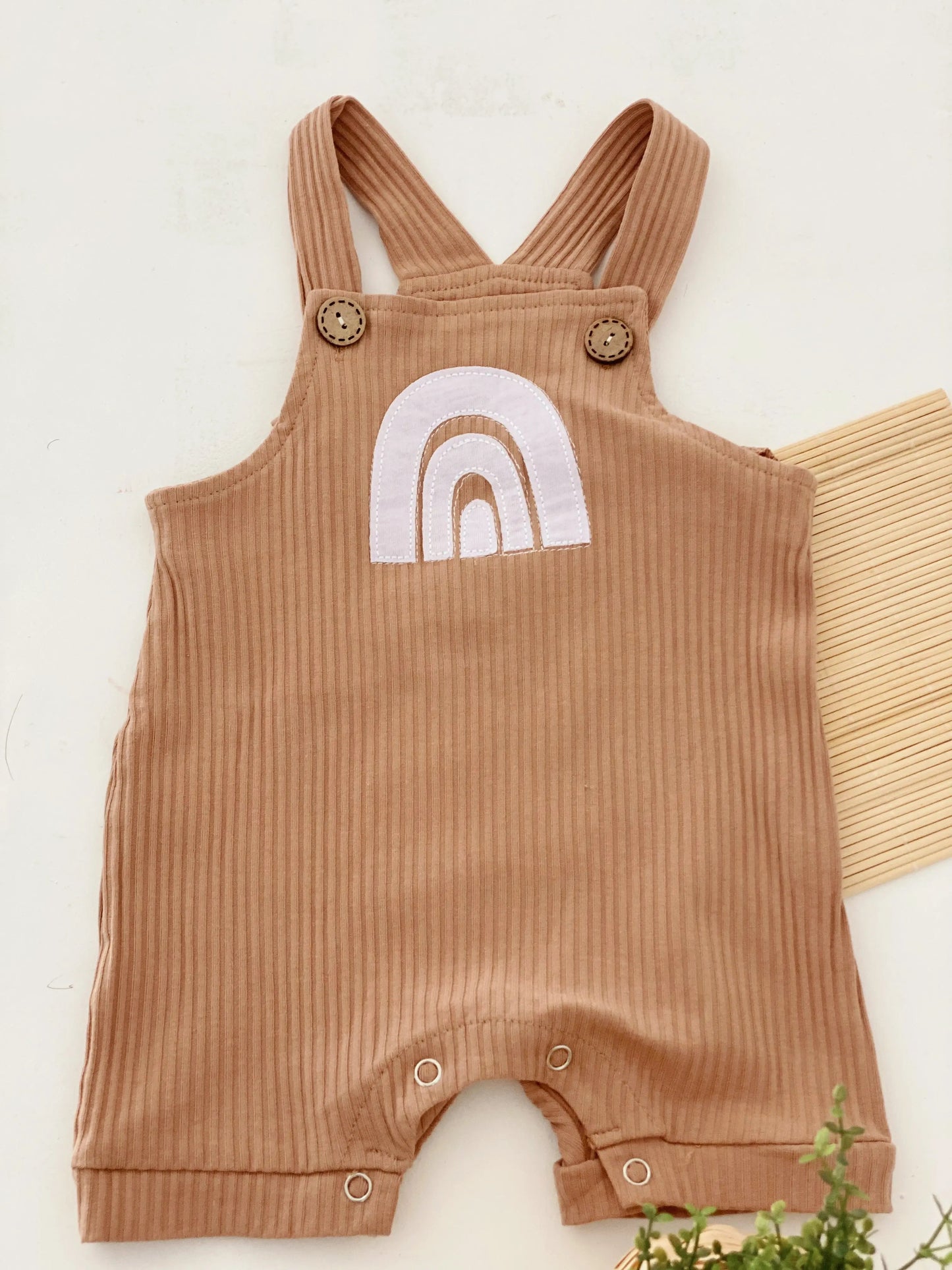 Peto Marrón con Tirantes Nenina & Co