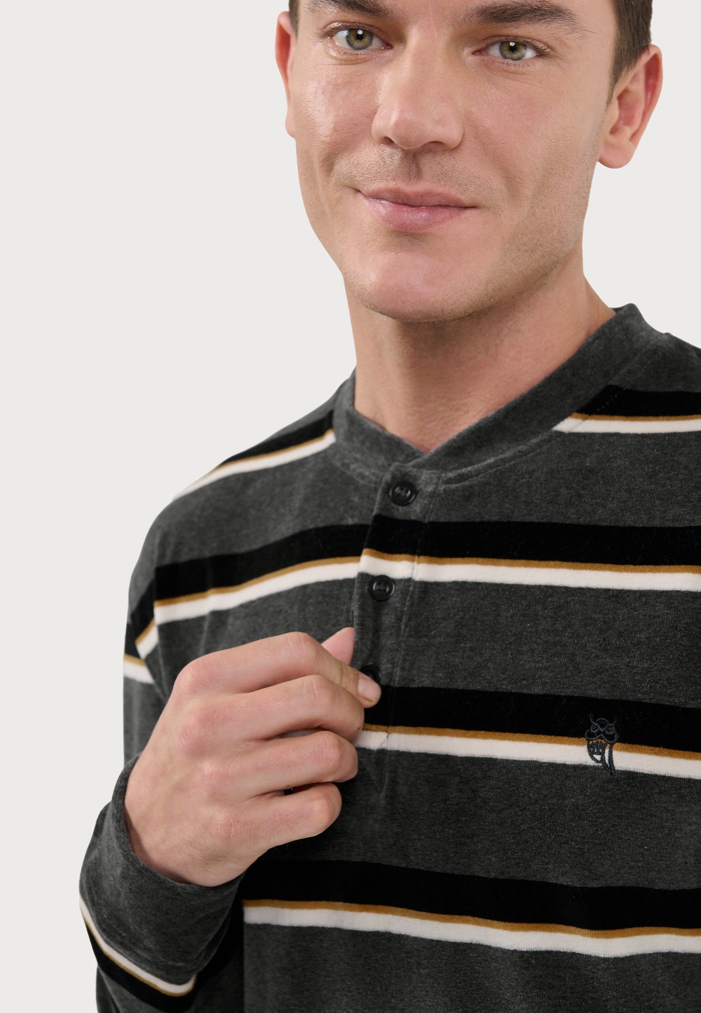 Pijama Hombre Invierno Terciopelo Gris - Cálido y Elegante