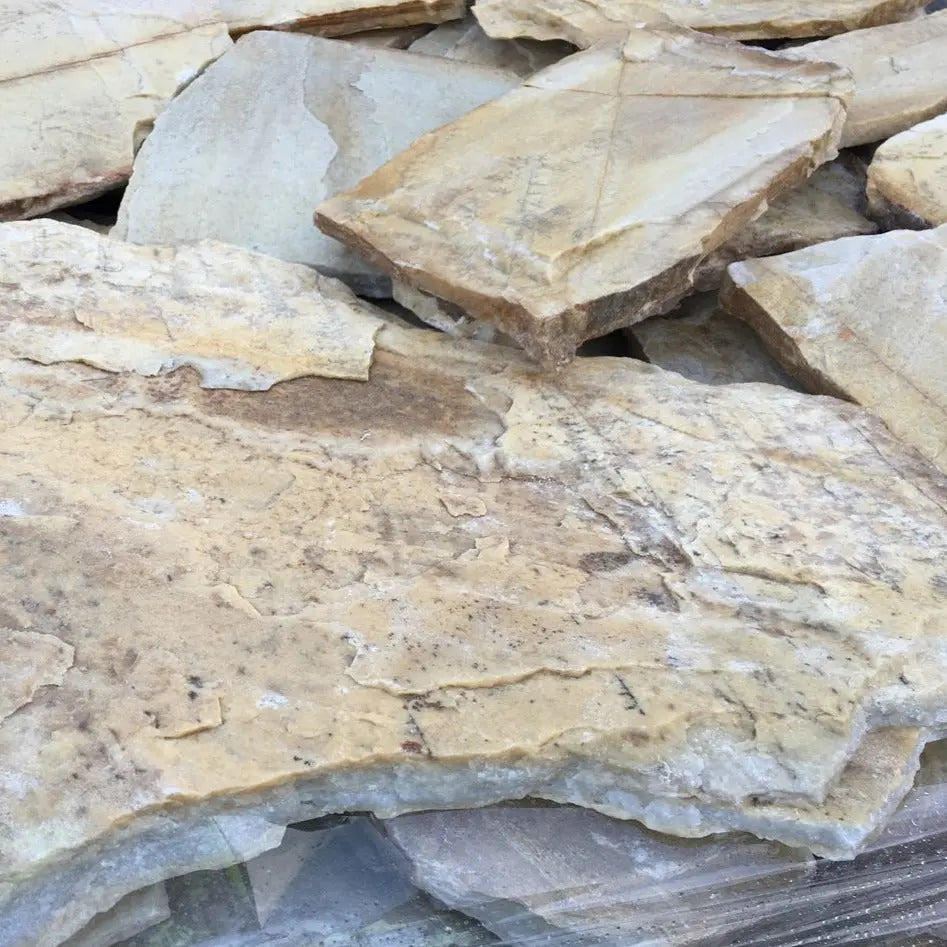 Camino de jardín con Planchoncillo Amarillo de cuarcita natural