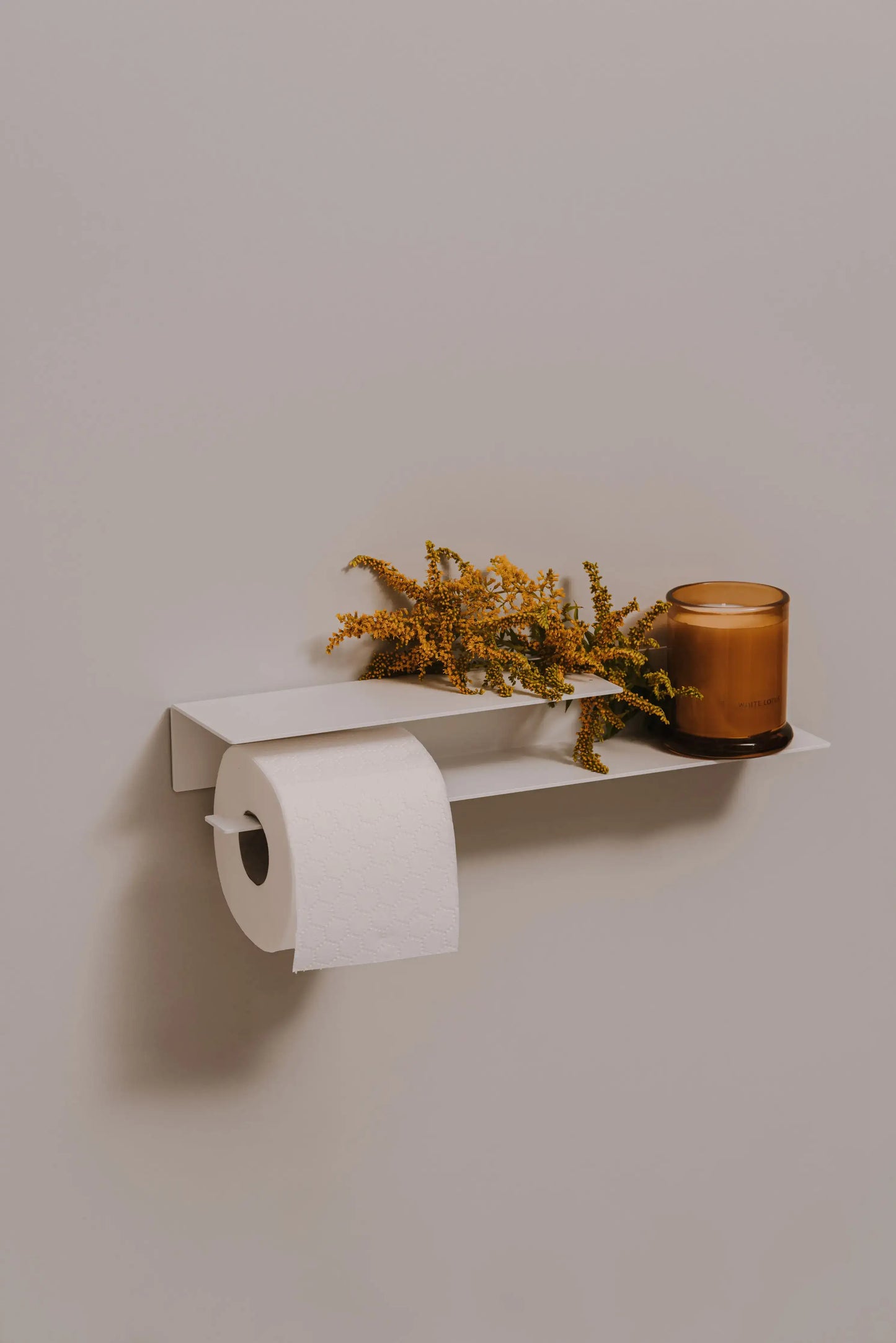Portarrollos Berno – accesorios baño moderno con estante