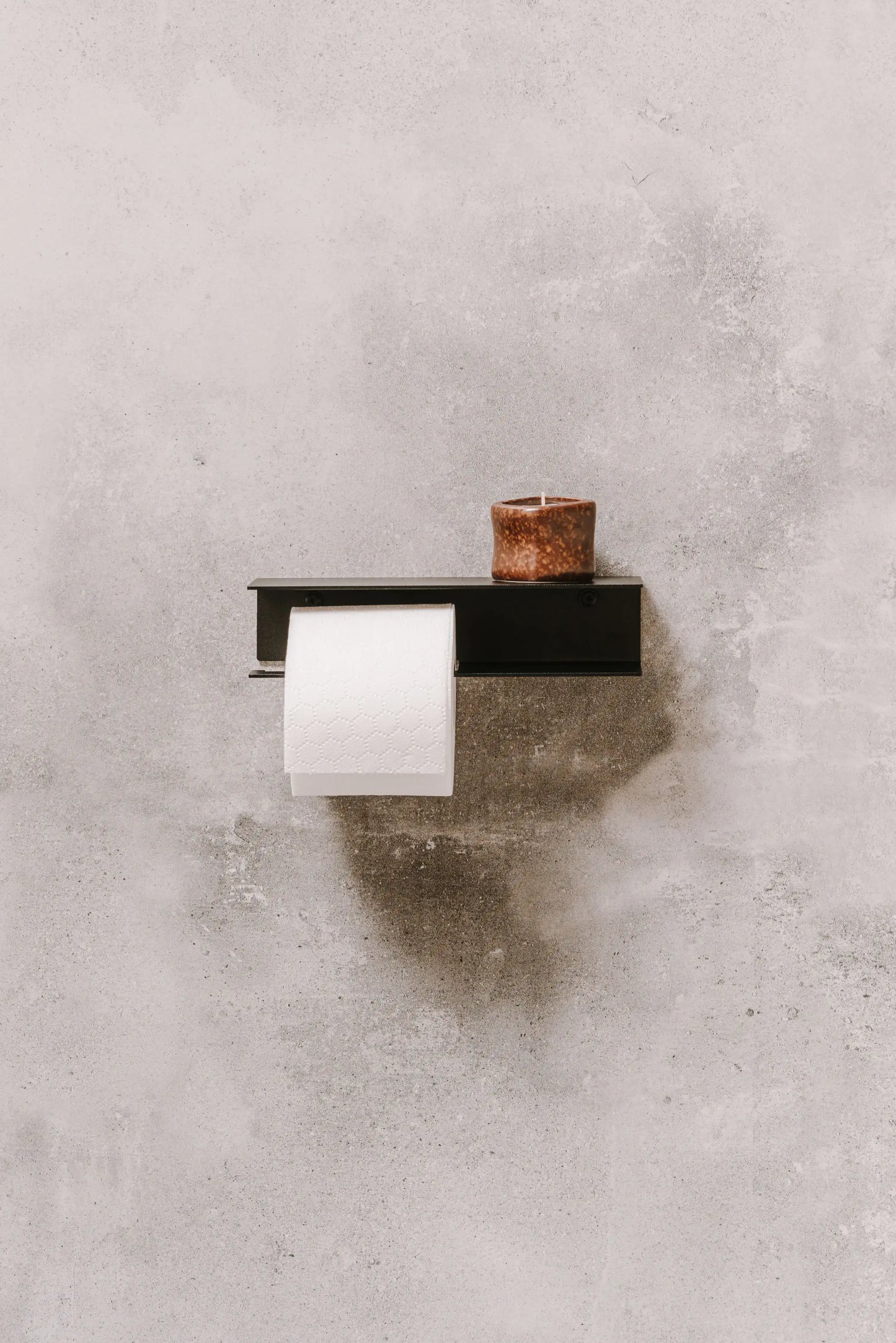 Portarrollos Berno – accesorios baño moderno con estante