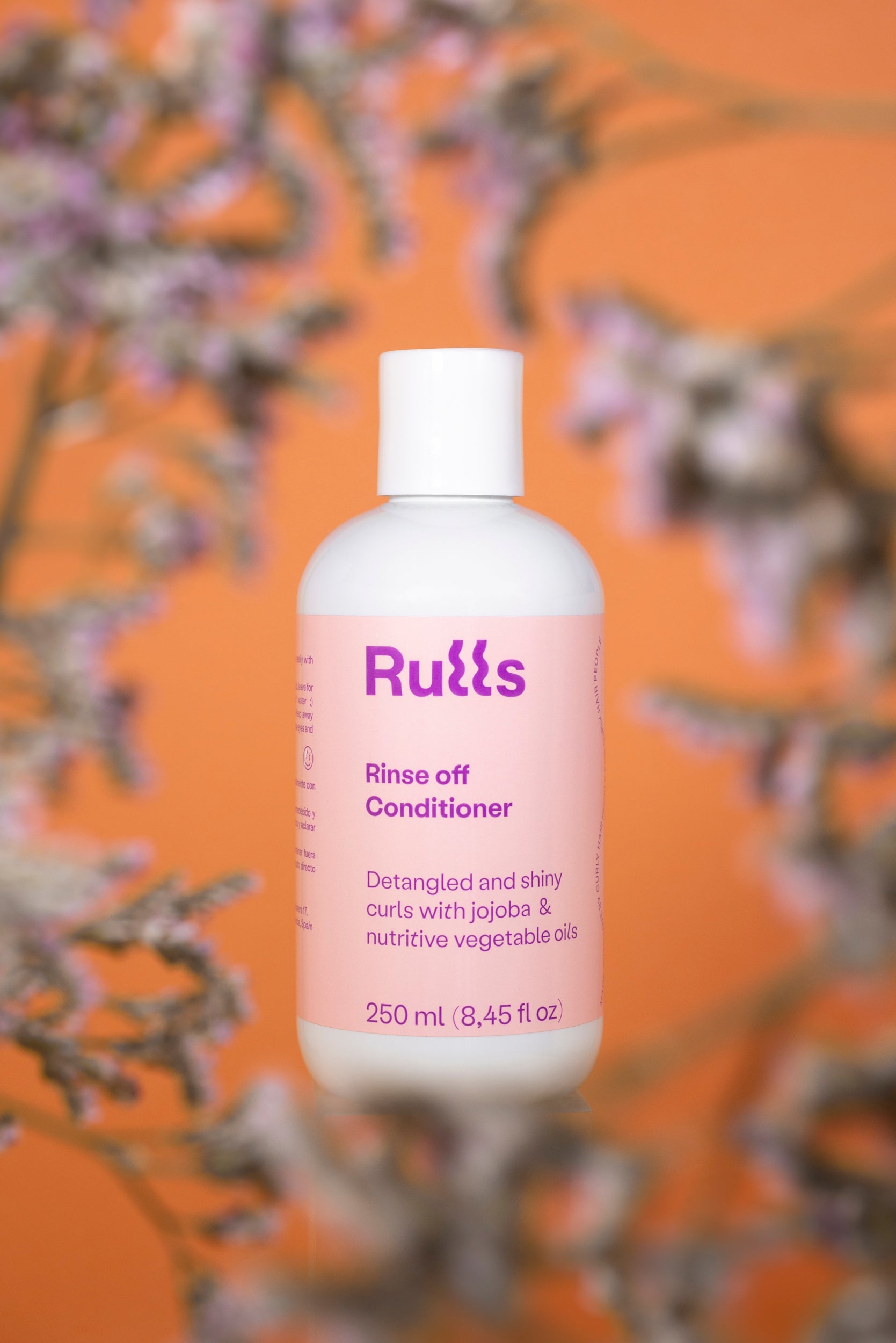 Acondicionador Rulls 250 ml. Para rizos desenredados y brillantes, con jojoba y aceites vegetales nutritivos.